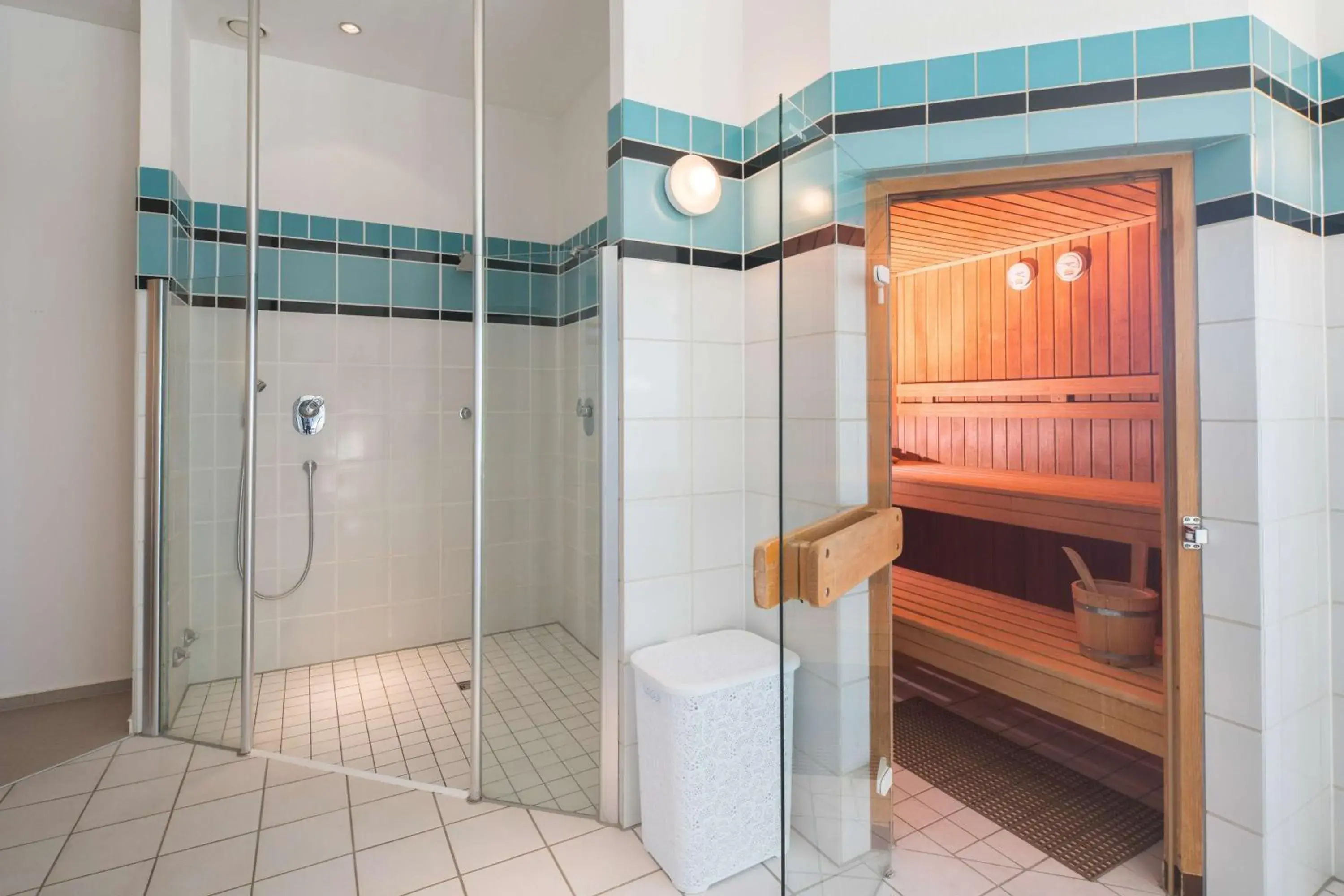 Spa and wellness centre/facilities, Bathroom in Best Western Hotel im Forum Mulheim