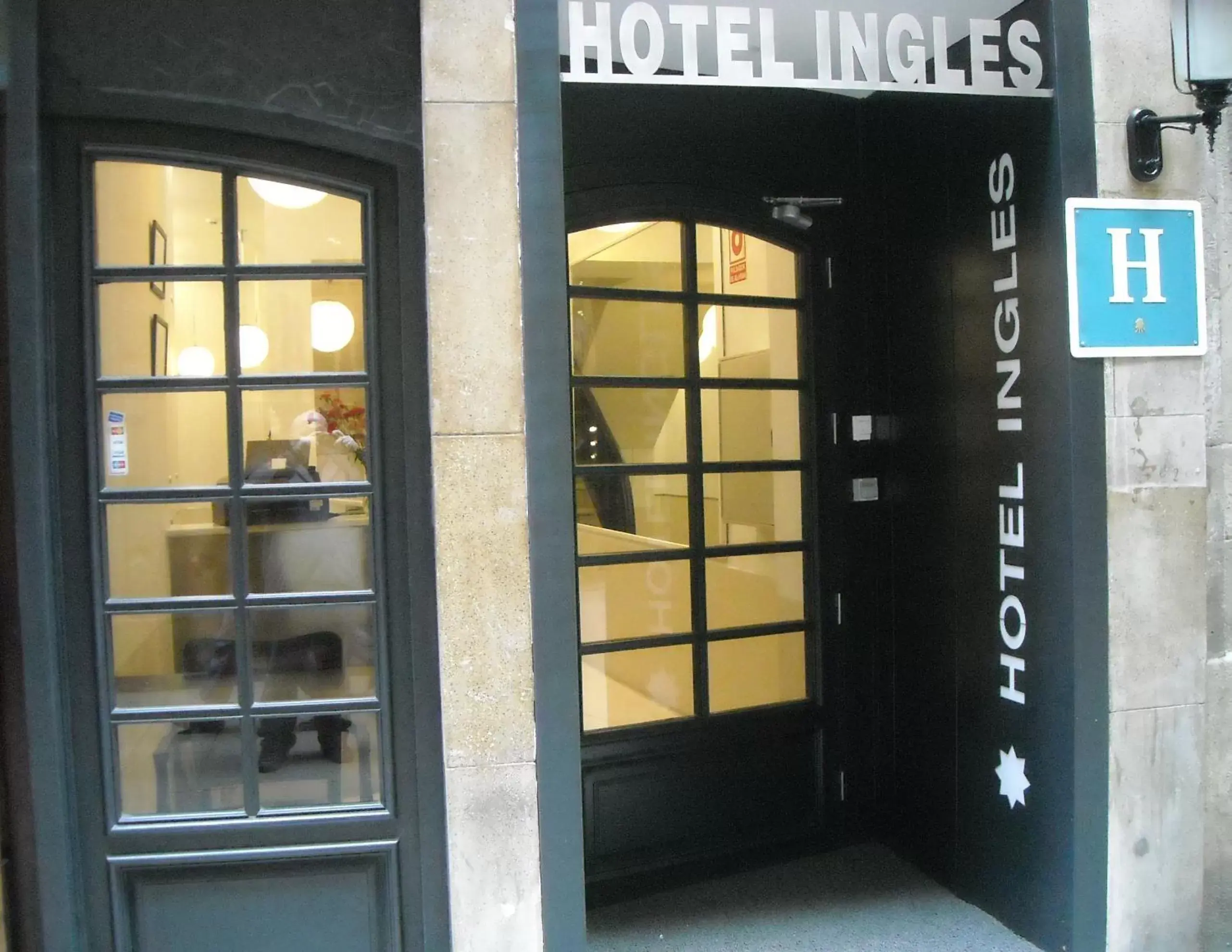 Facade/entrance in Hotel Inglés