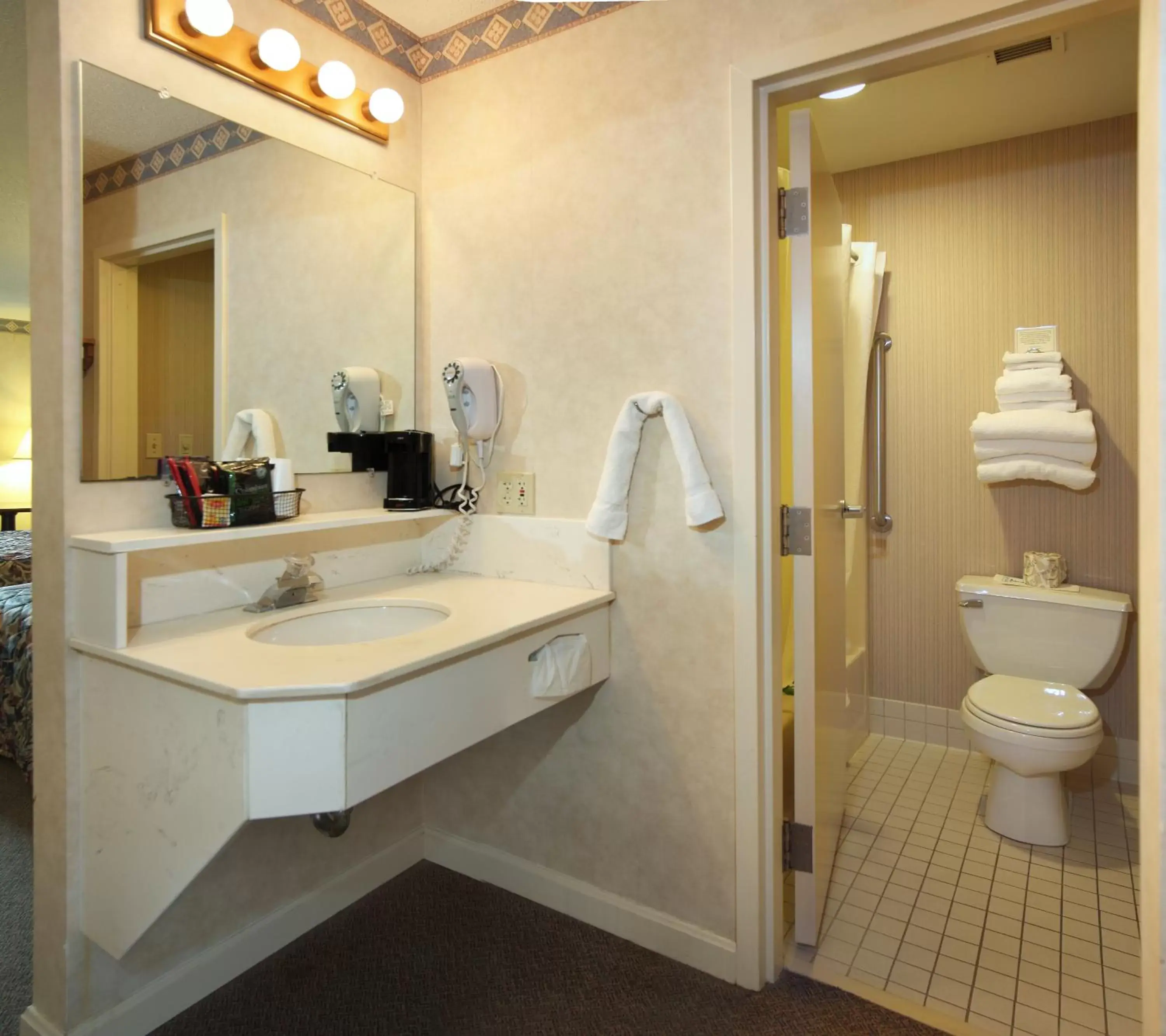 Bathroom in Bird-in-Hand Family Inn