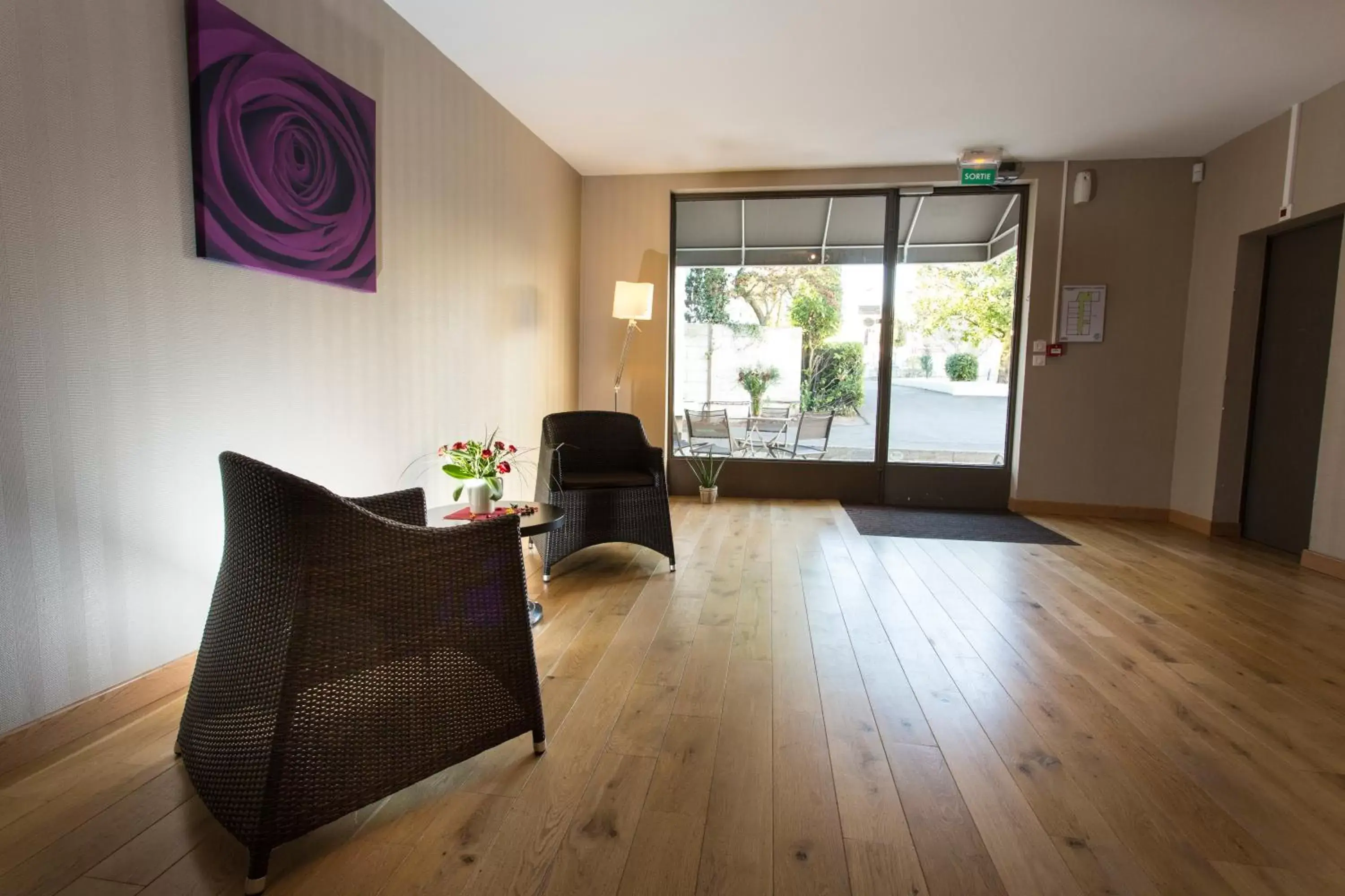 Seating Area in Brit Hotel du Parc Niort