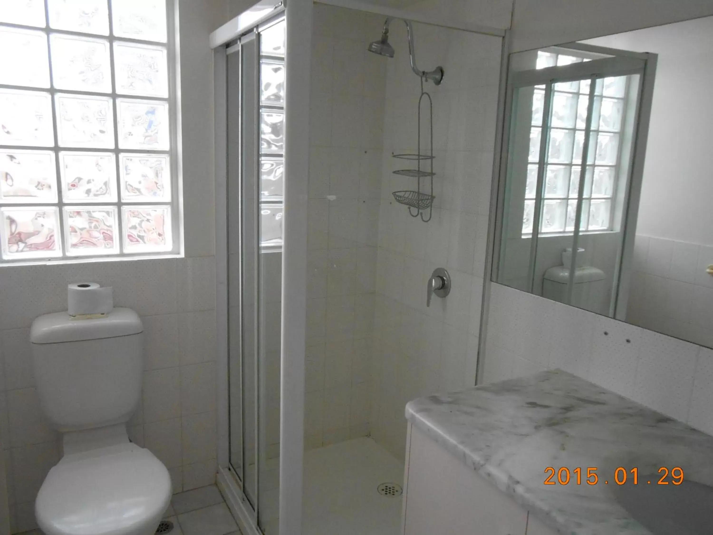 Compact Double Room in Harringtons102 Compact Double Room in Harringtons102