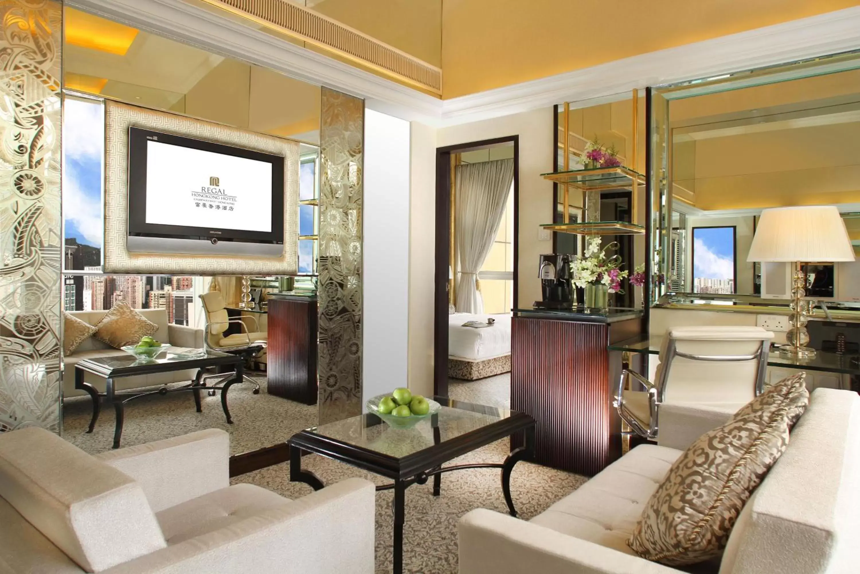 Living room, Lobby/Reception in Regal Hongkong Hotel