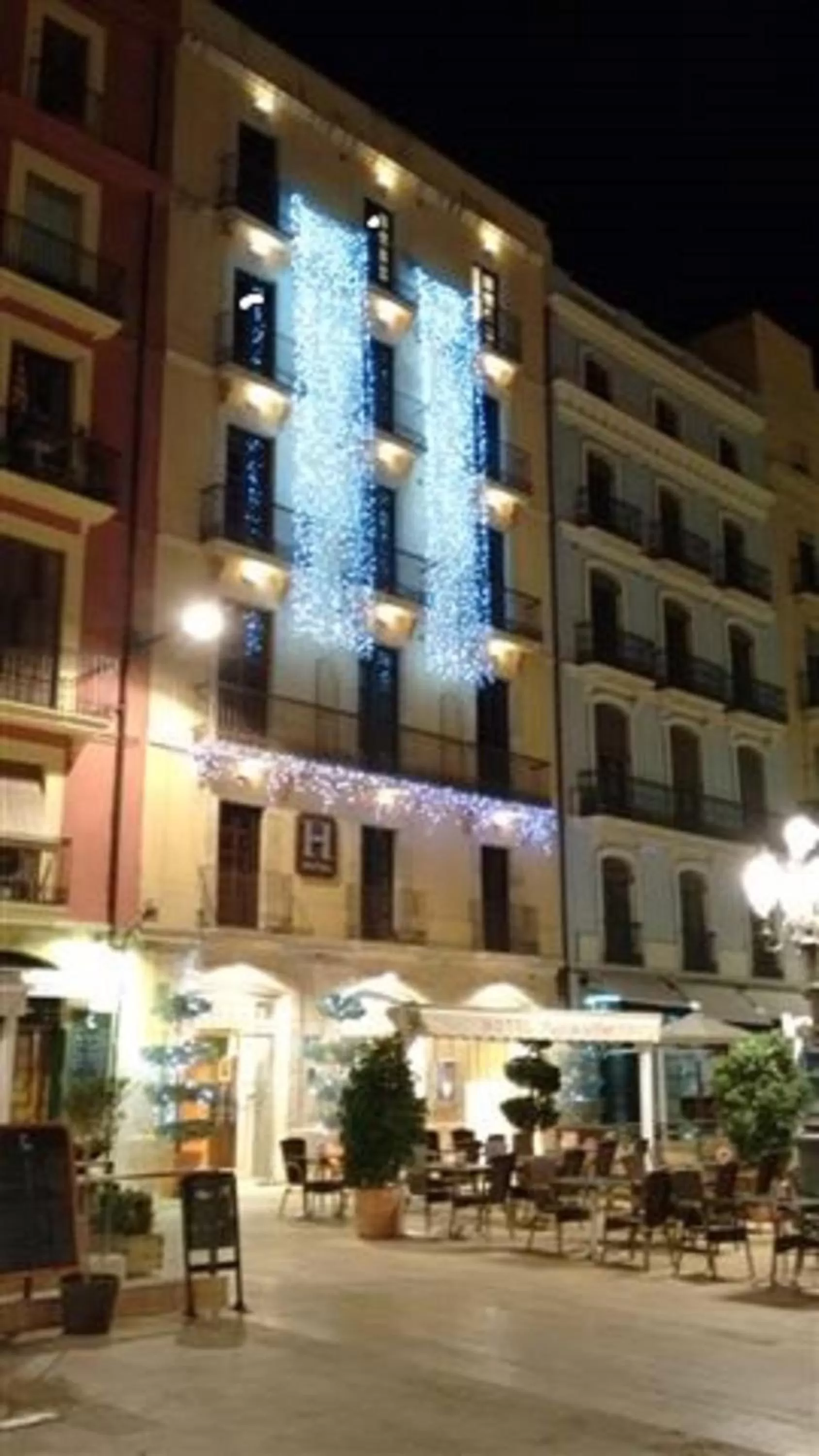Property building in Plaça De La Font