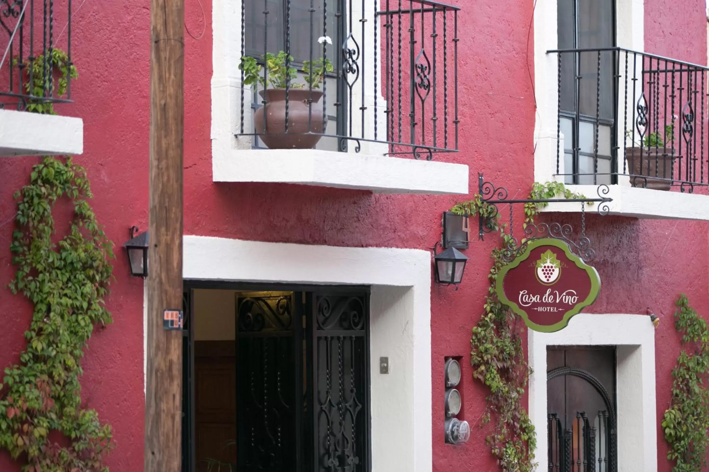 Facade/entrance in Hotel Casa de Vino