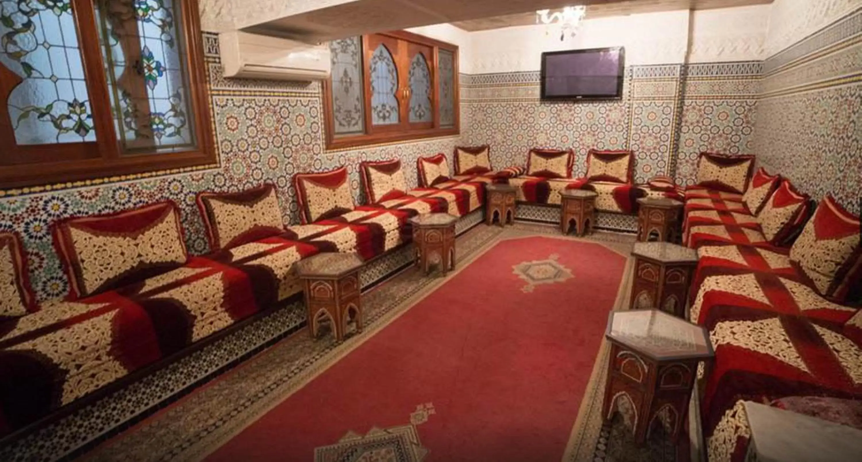 Communal lounge/ TV room, Restaurant/Places to Eat in Hotel Moroccan House