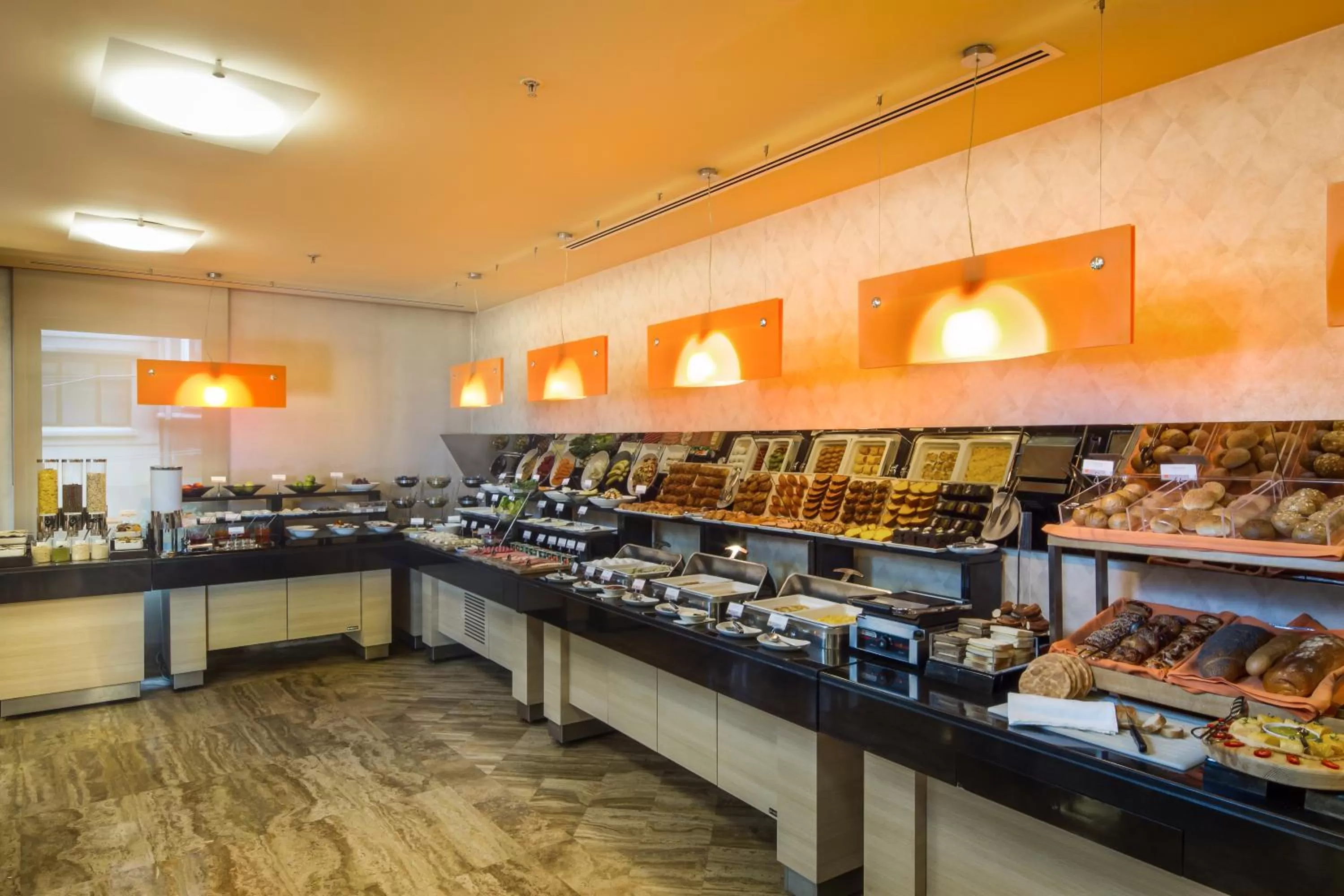 Restaurant/places to eat in Midtown Hotel