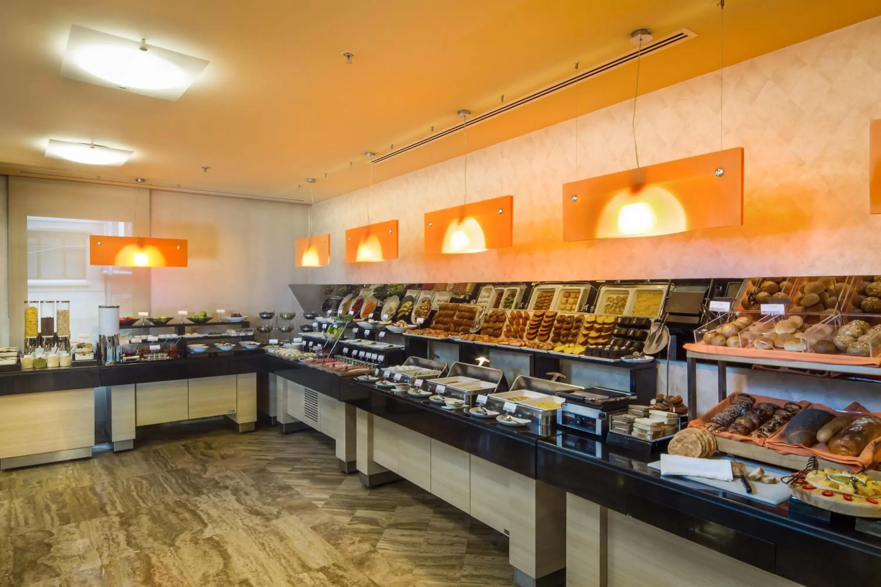 Restaurant/places to eat in Midtown Hotel Restaurant/places to eat in Midtown Hotel