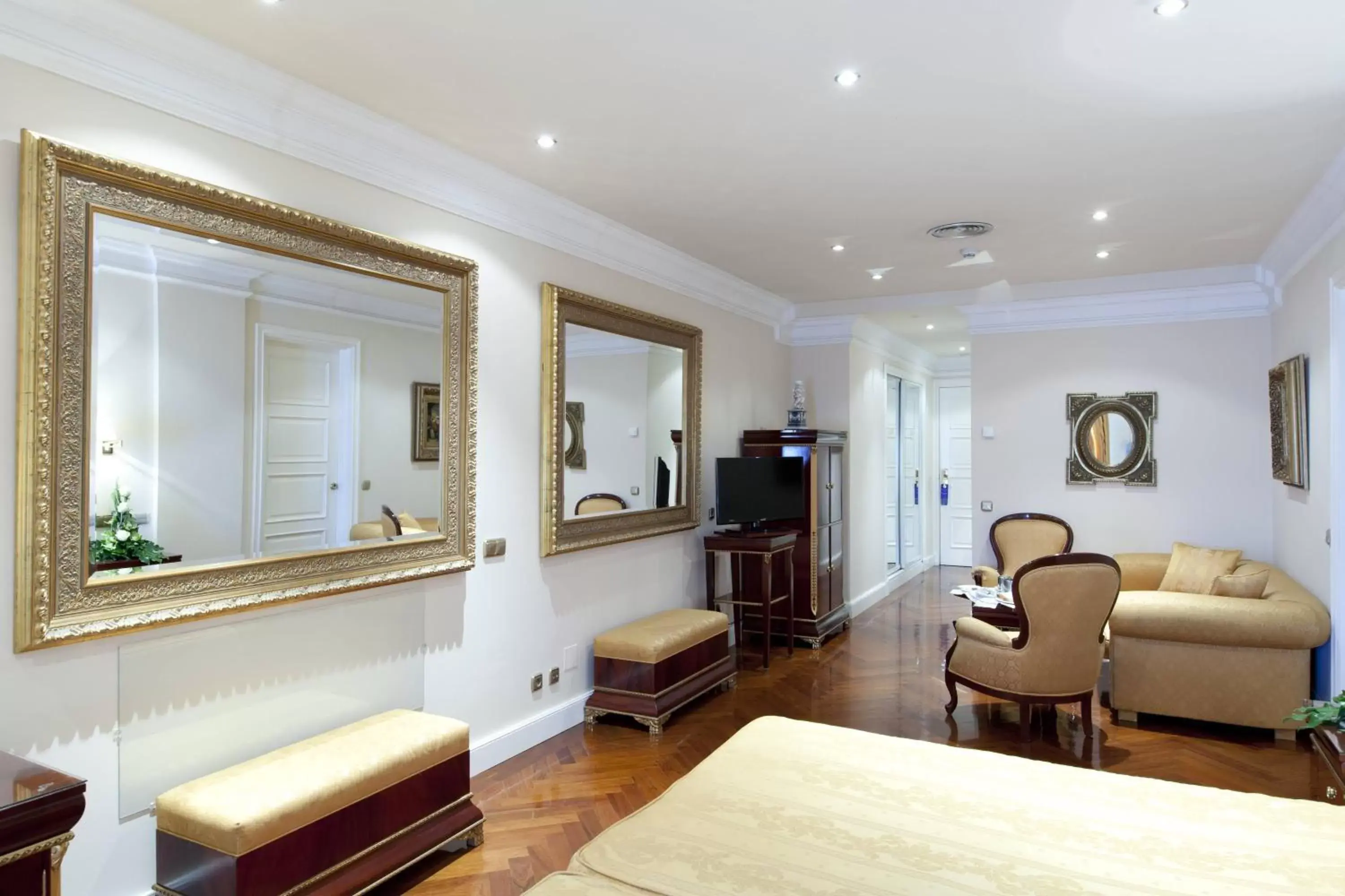 Bedroom, Seating Area in Hotel Alameda Palace