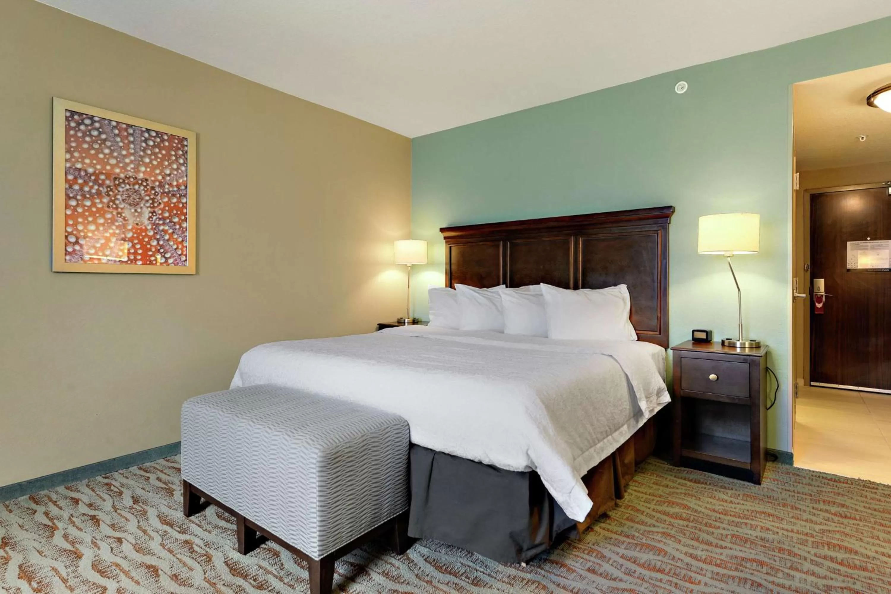 Living room, Bed in Hampton Inn & Suites Gulfport