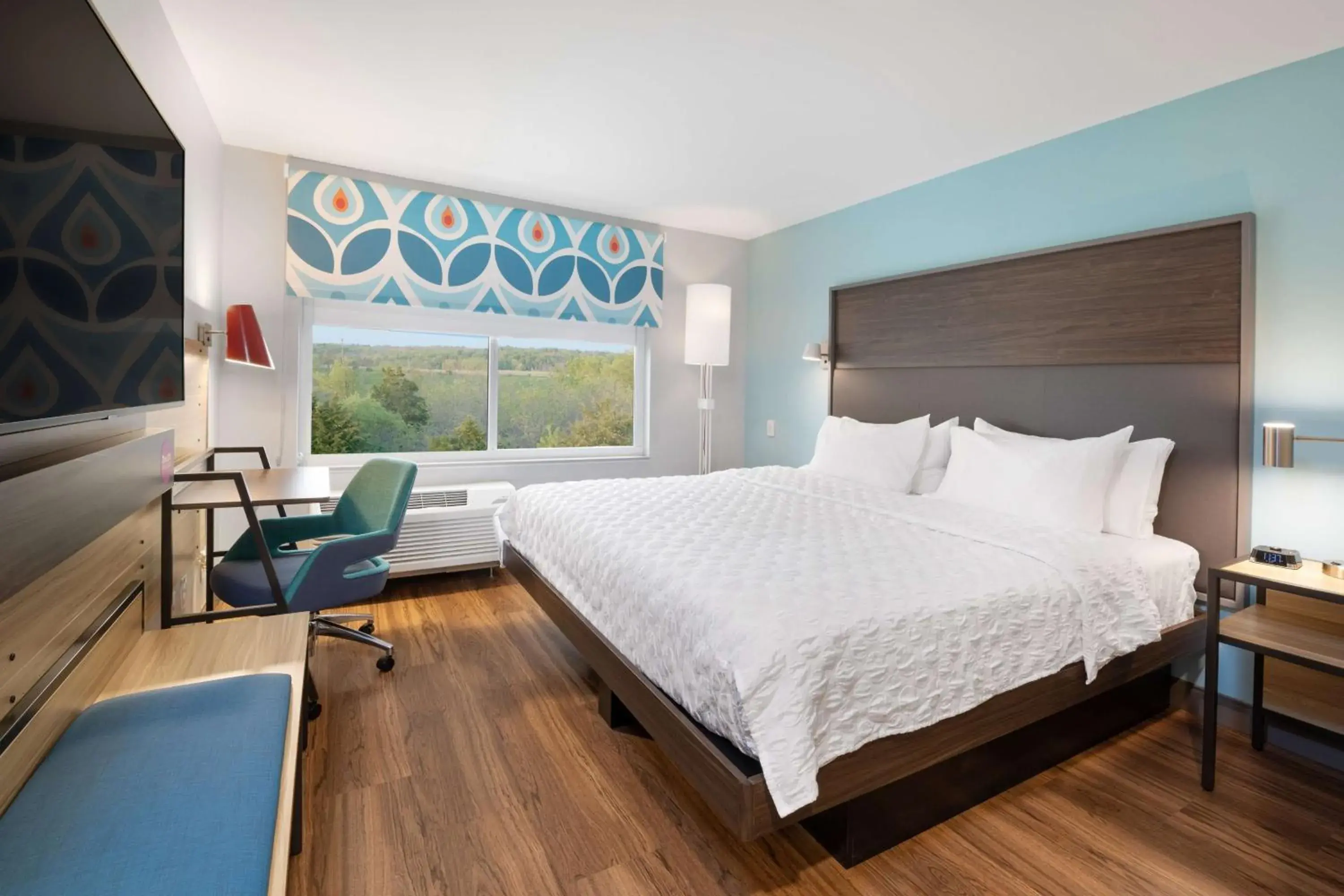 Bedroom in Tru by Hilton Sharonville, OH