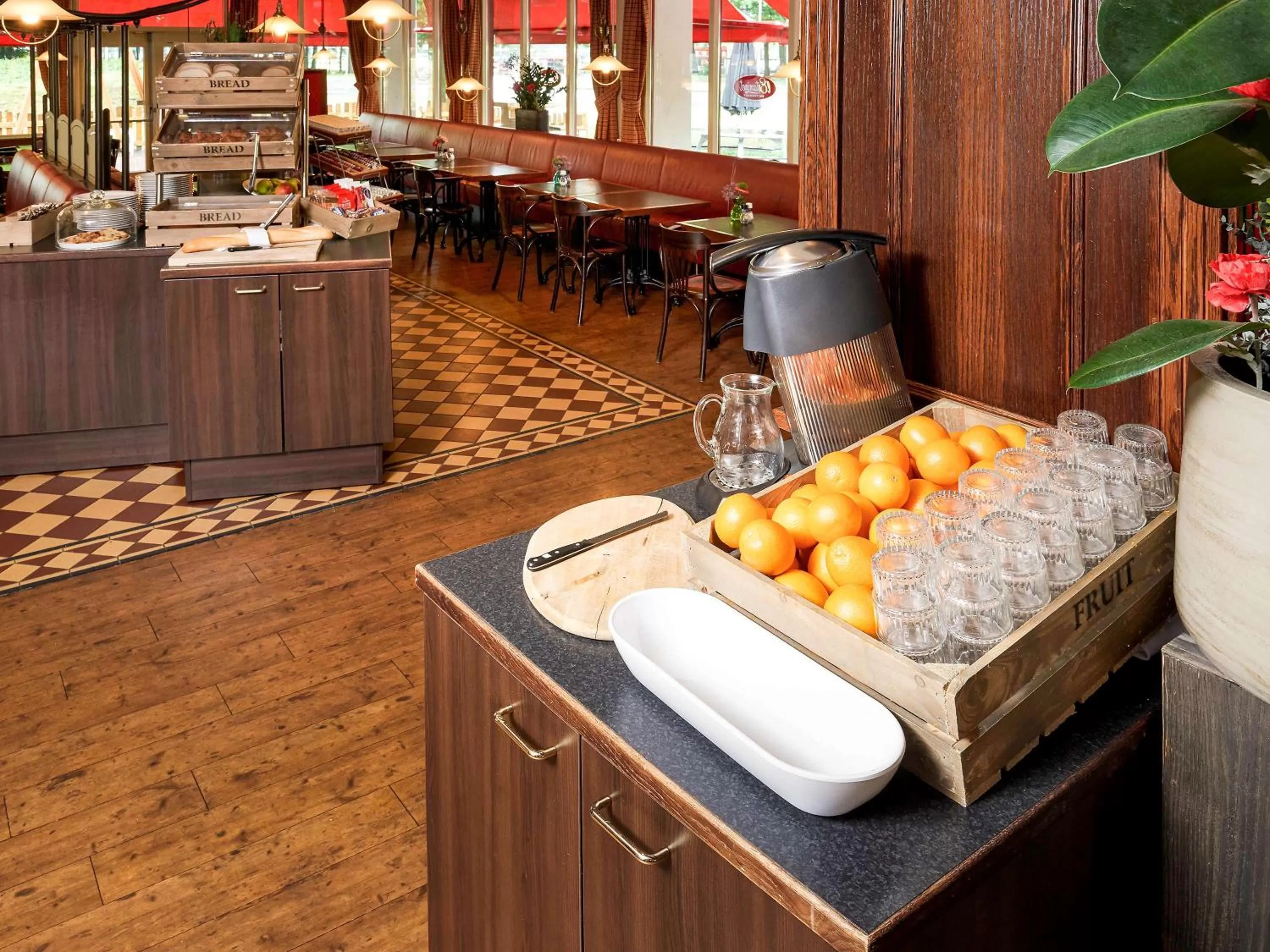 Restaurant/places to eat in ibis Tilburg