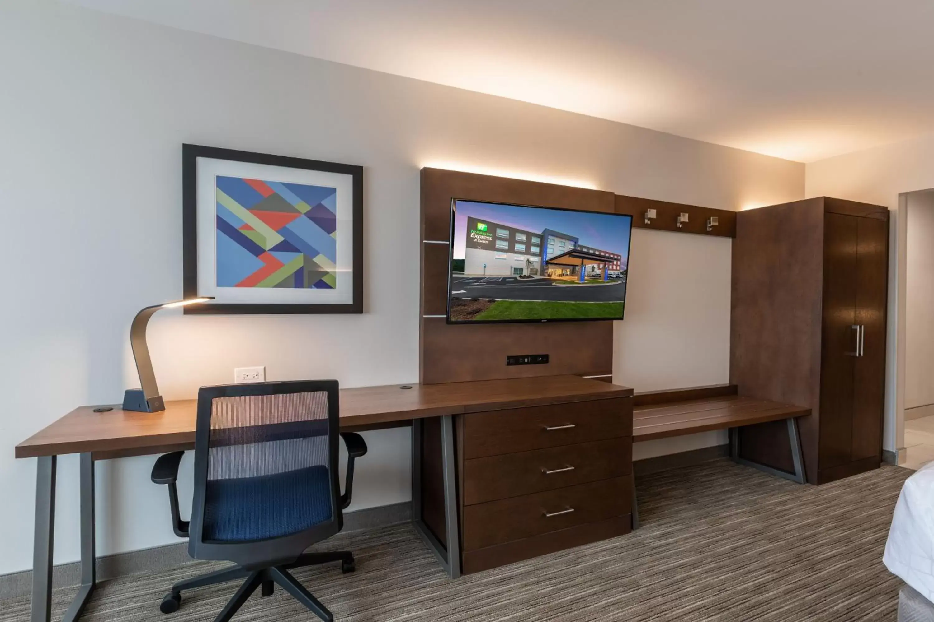 Photo of the whole room, TV/Entertainment Center in Holiday Inn Express & Suites - Greenville - Taylors, an IHG Hotel