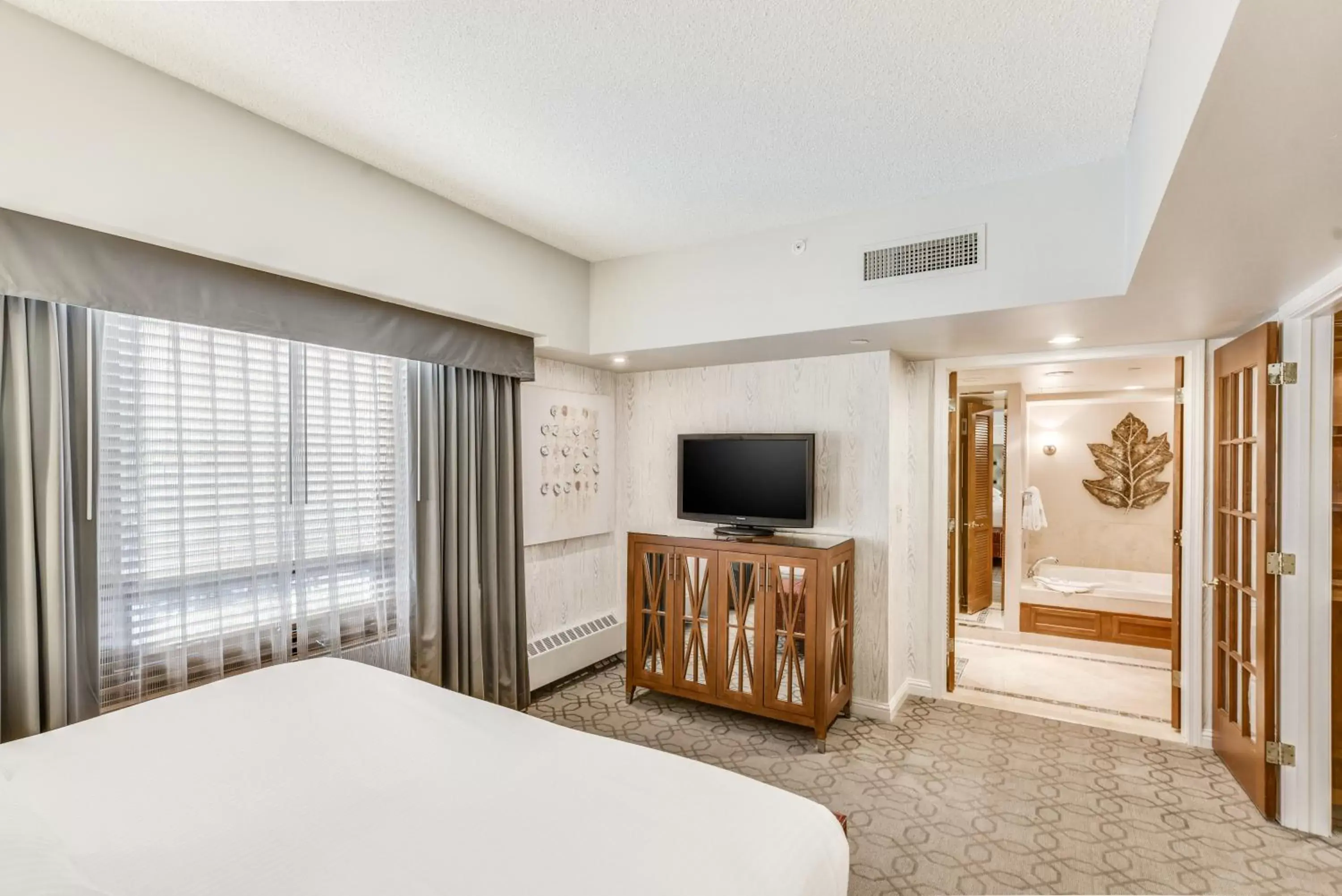 Bed, TV/Entertainment Center in Harrah's Lake Tahoe Hotel & Casino