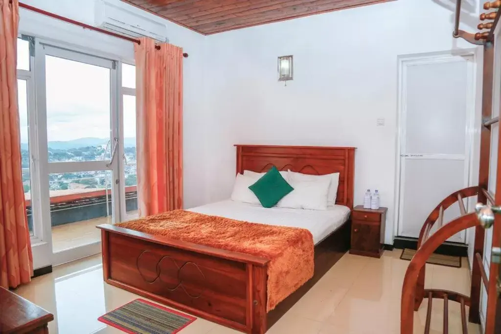 Deluxe Queen Room - single occupancy in Mount Palace Deluxe Queen Room - single occupancy in Mount Palace