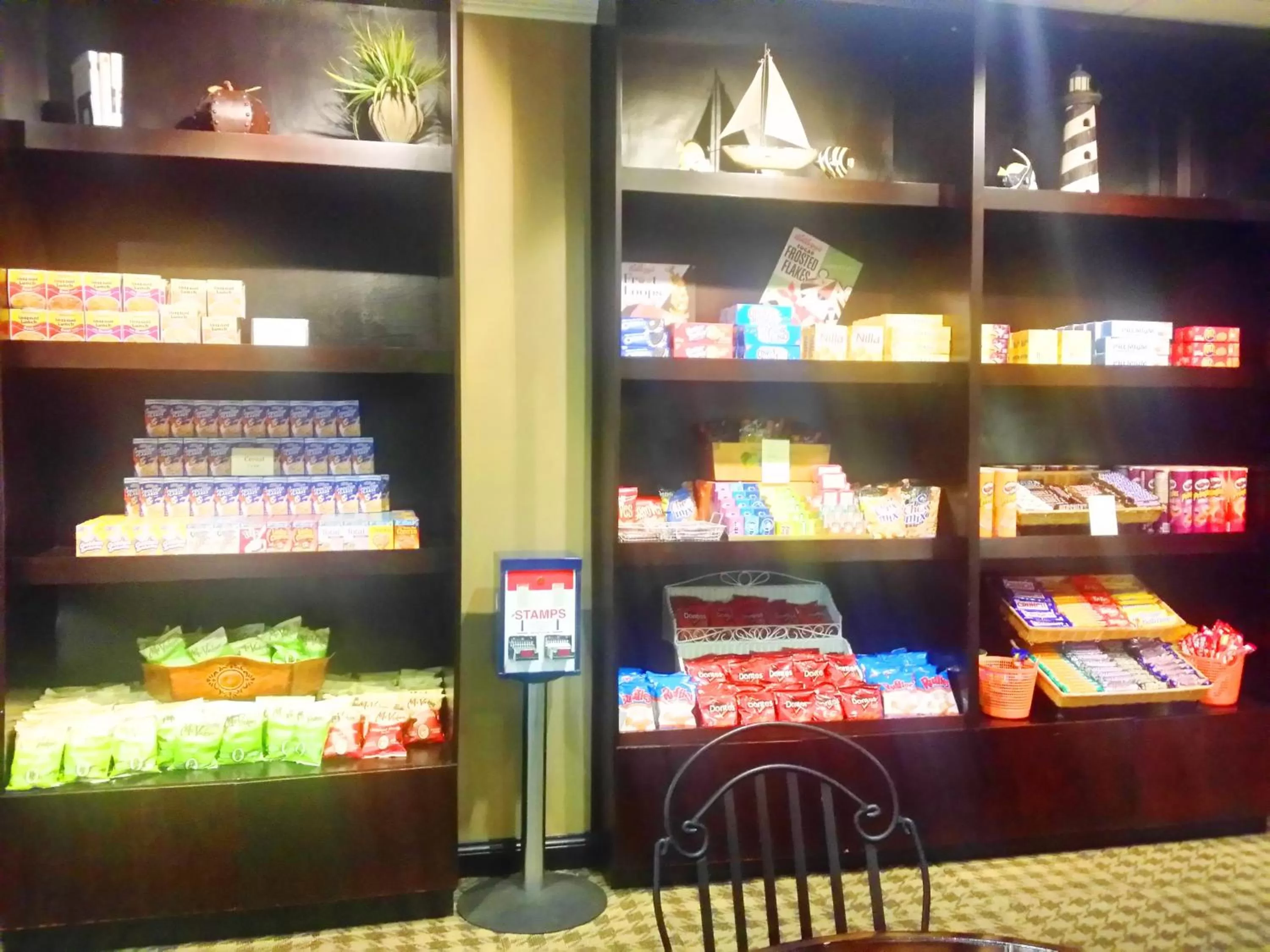 On-site shops in Anaheim Majestic Garden Hotel