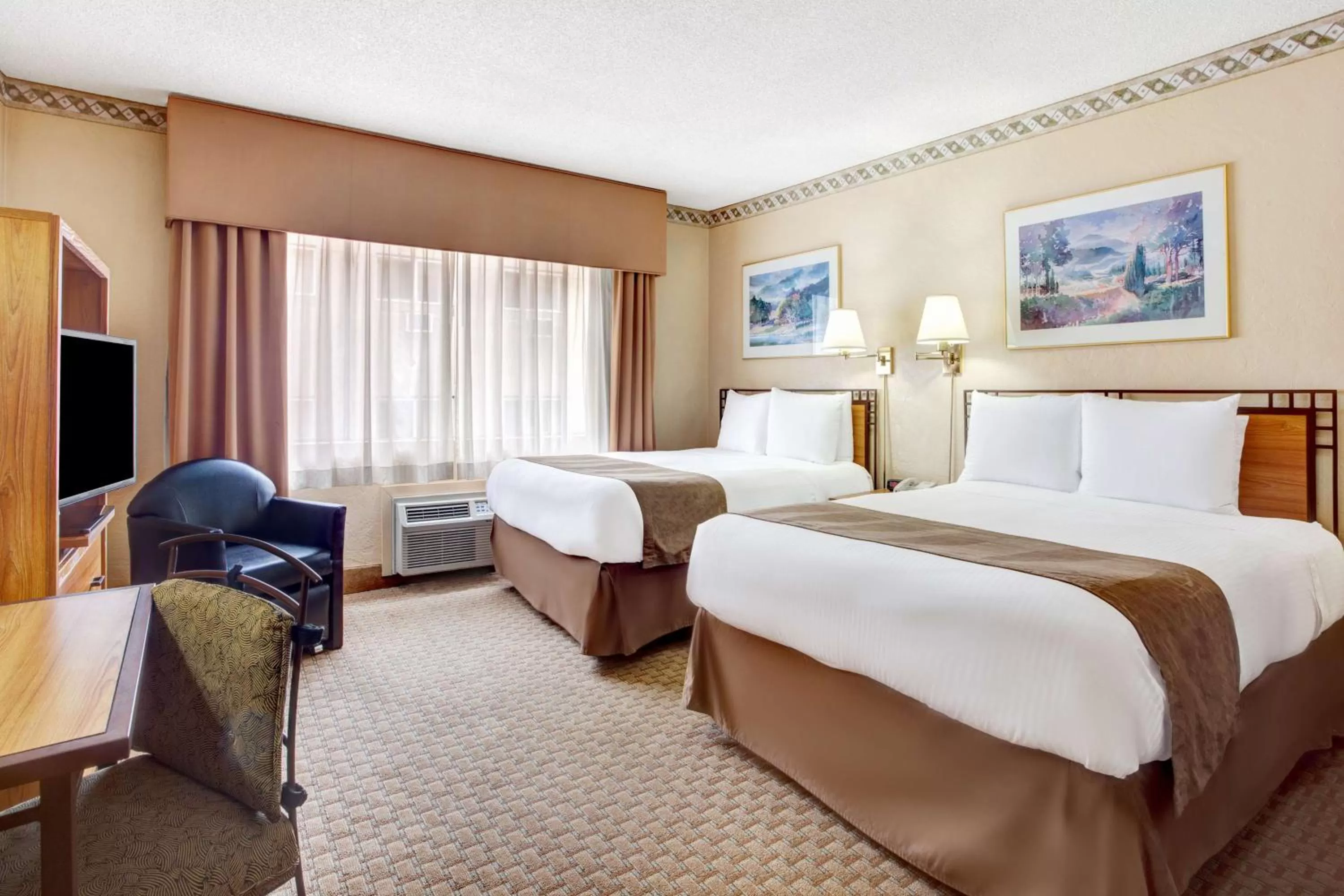 Queen Room with Two Queen Beds - Non-Smoking in Travelodge by Wyndham Seattle By The Space Needle