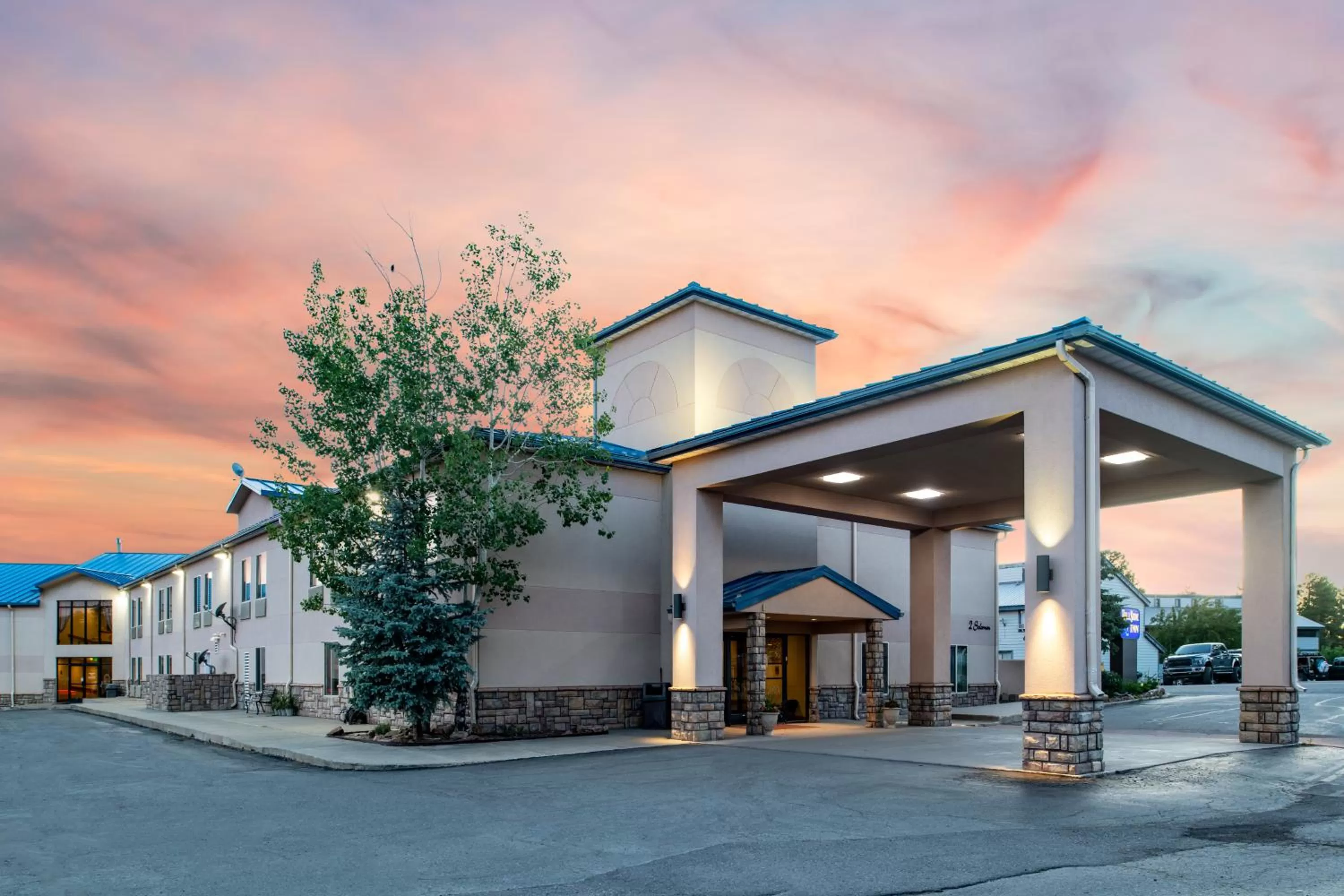 Facade/entrance in Hillside Inn Pagosa