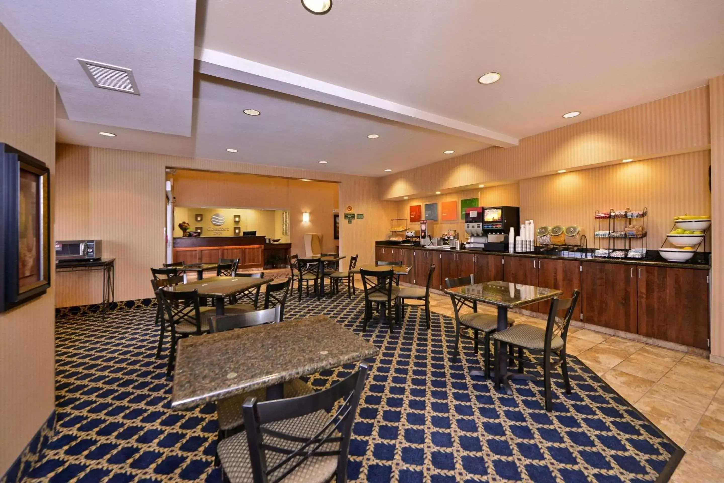 Restaurant/Places to Eat in Comfort Inn Albert Lea