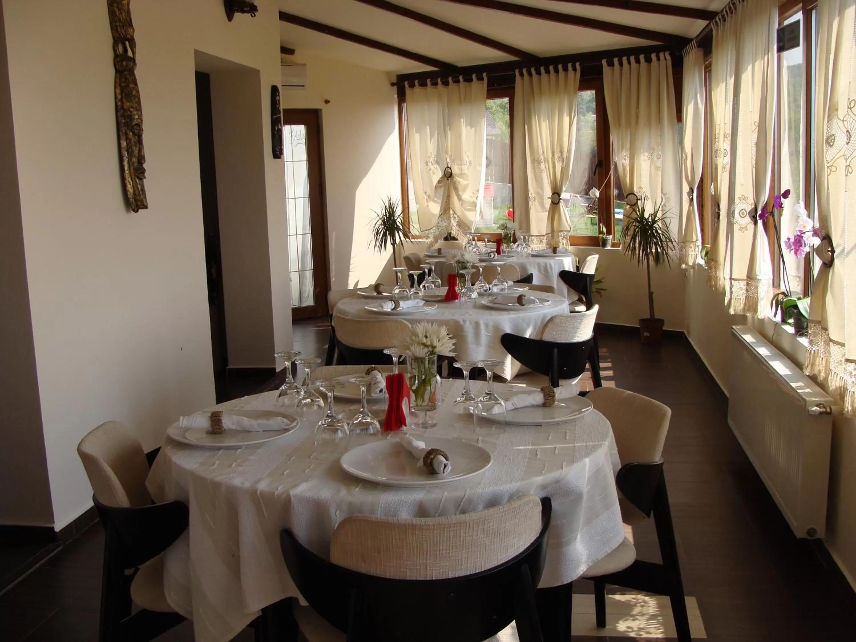 Restaurant/places to eat in Pensiunea Taverna Bucium