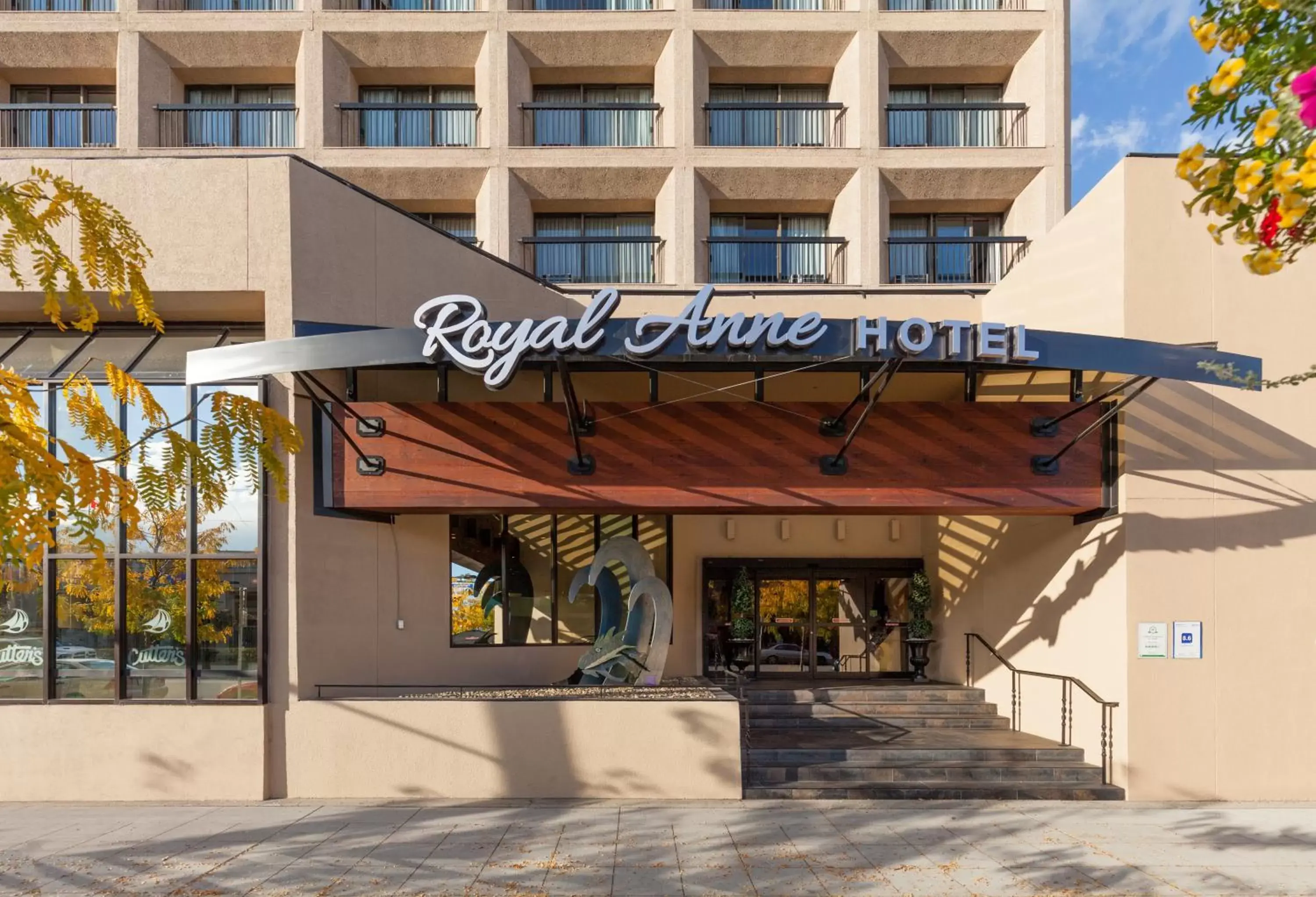 Facade/entrance in The Royal Anne Hotel