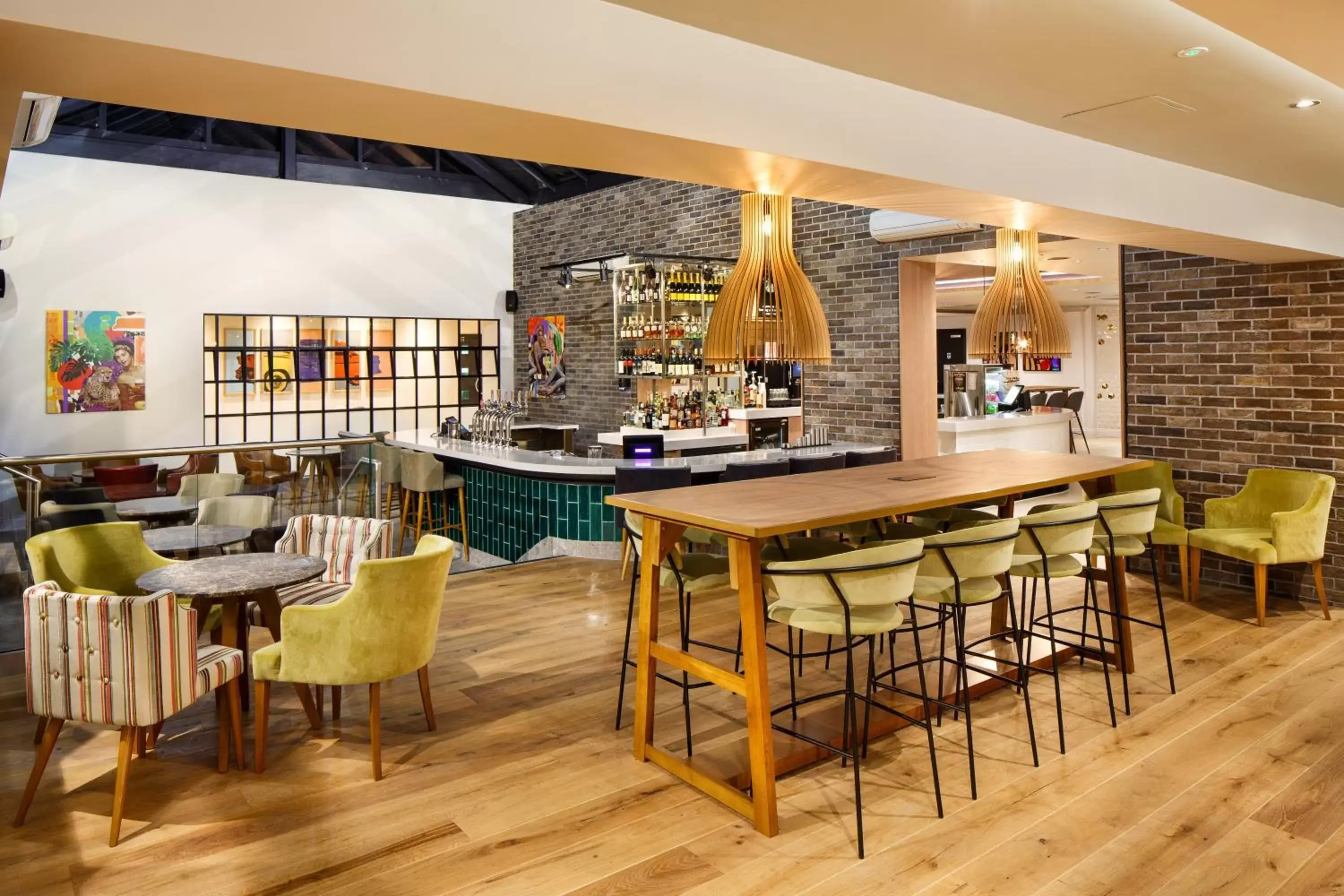 Lounge or bar, Restaurant/Places to Eat in Holiday Inn Brentwood, an IHG Hotel