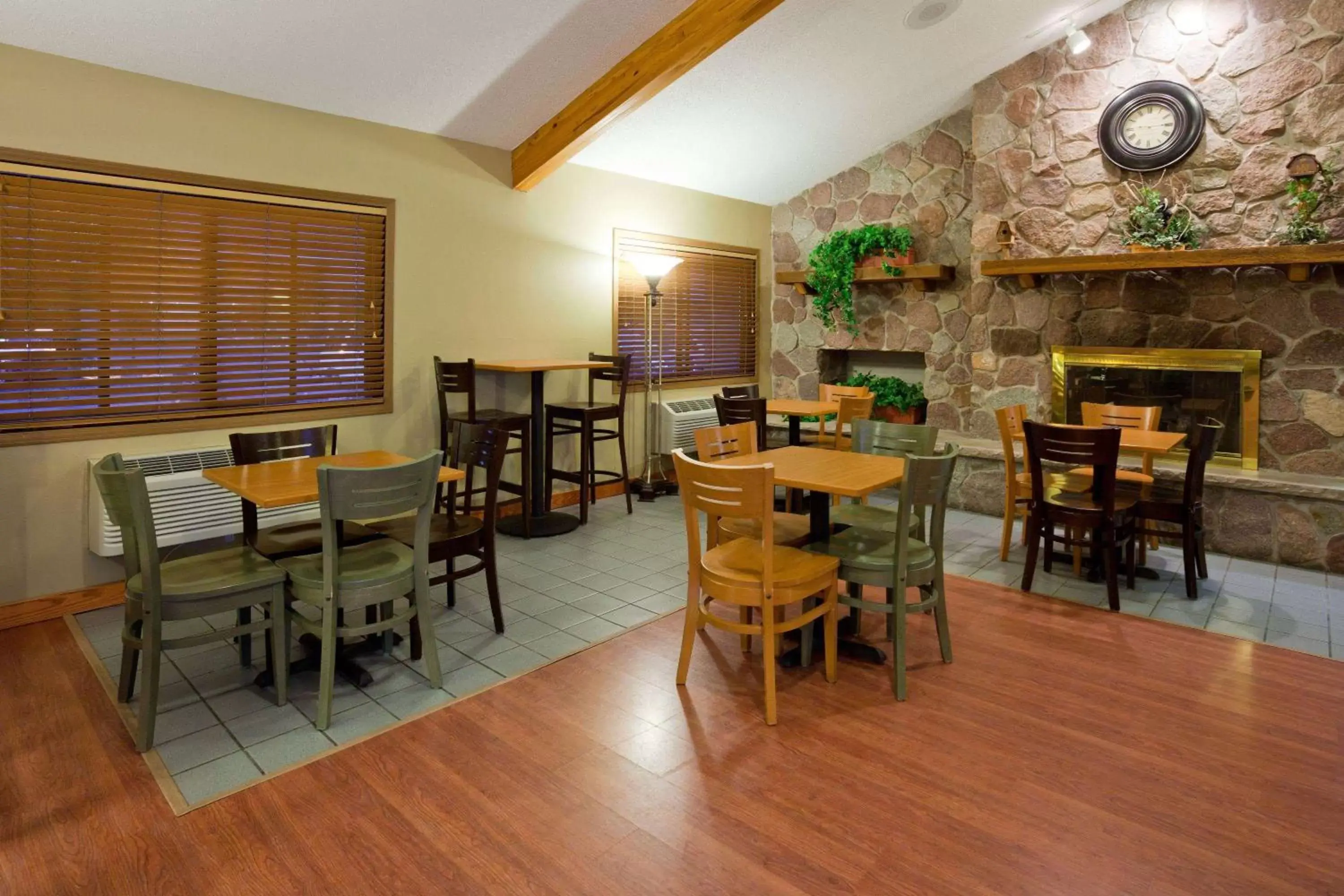 Lobby or reception, Restaurant/Places to Eat in AmericInn by Wyndham Rice Lake