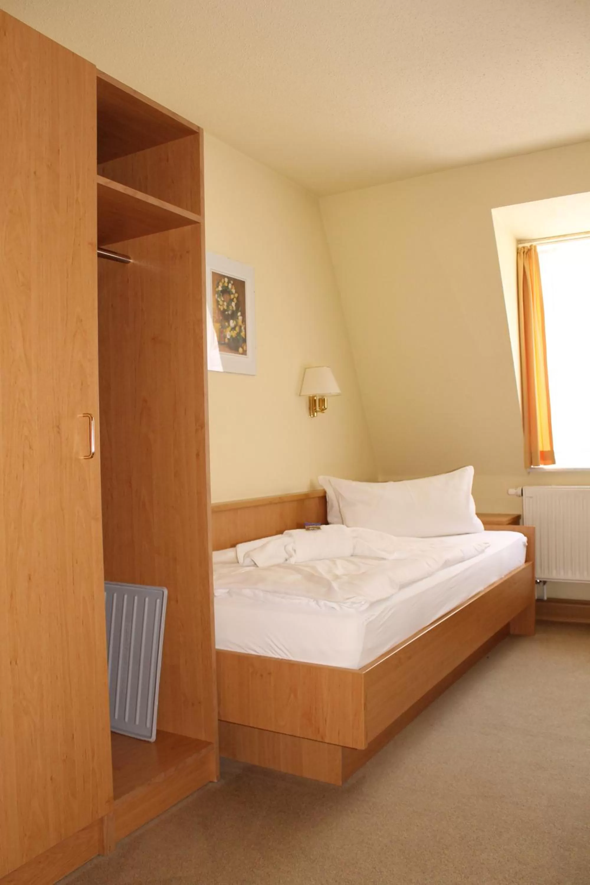 Photo of the whole room, Bed in Hotel am Berg Oybin garni