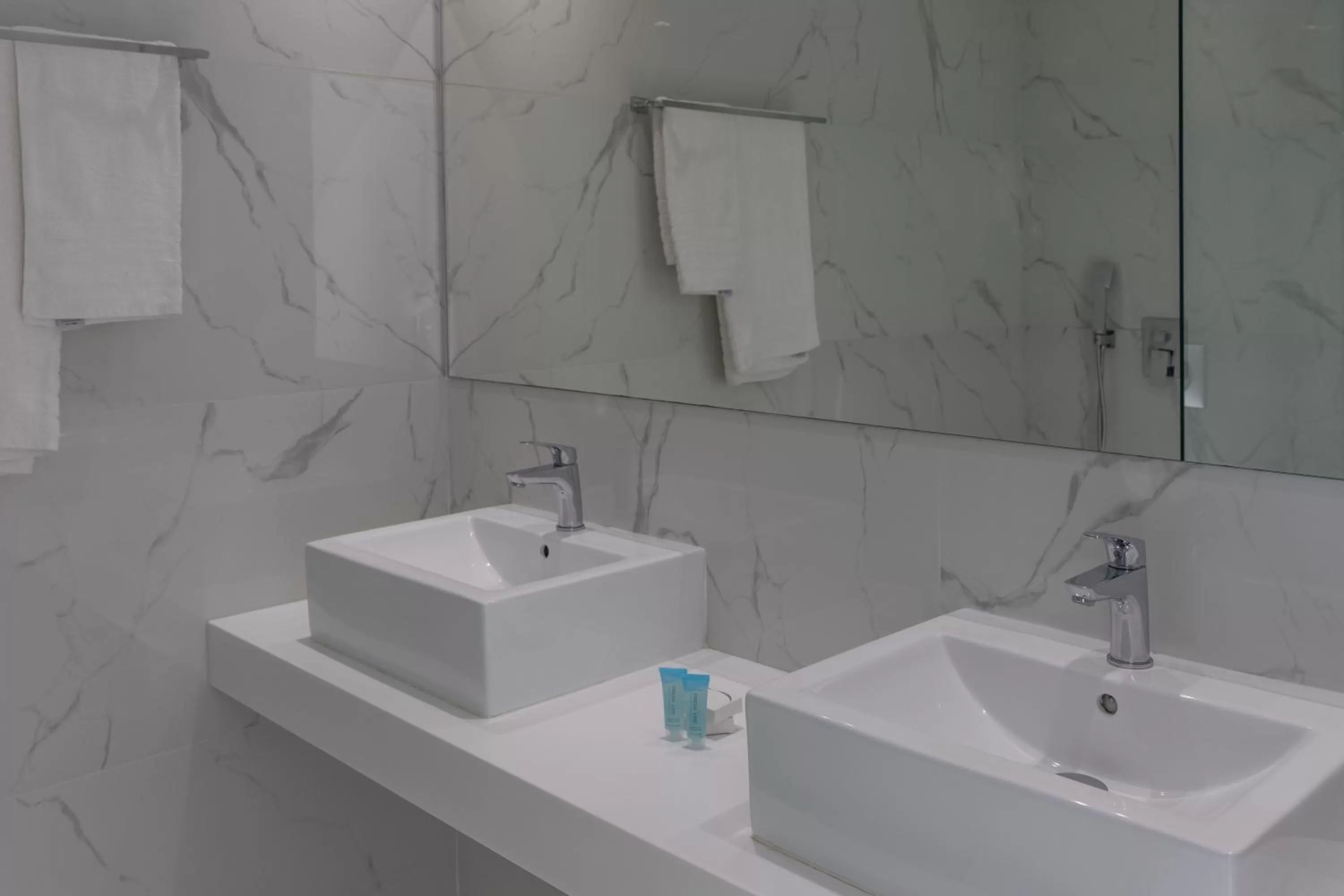 Bathroom in Agrelli Hotel & Suites