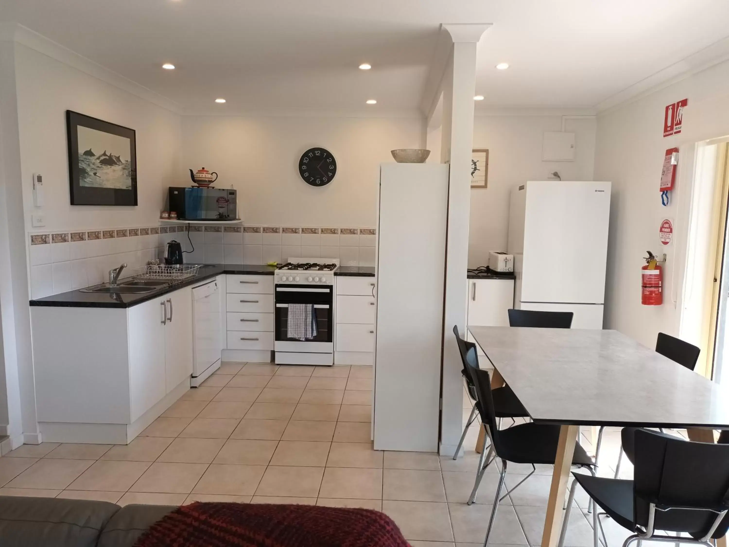 Kitchen/Kitchenette in Grandeur Holiday Units