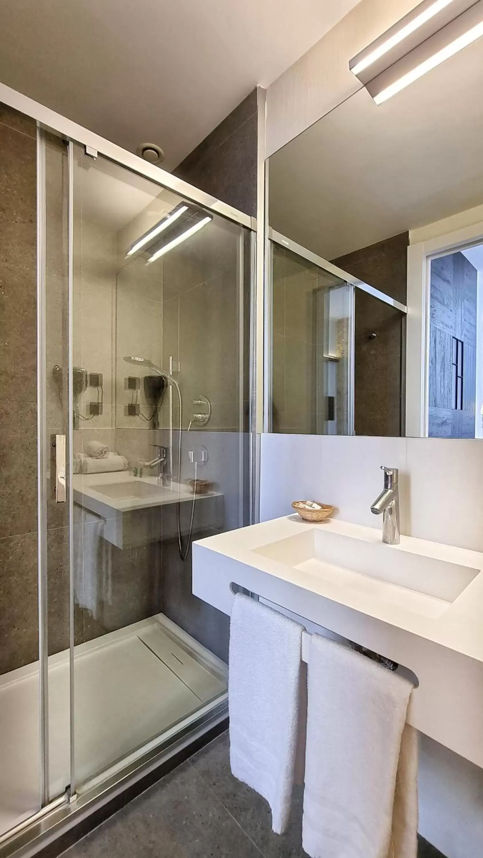 Shower, Bathroom in Hotel Sant Agustí