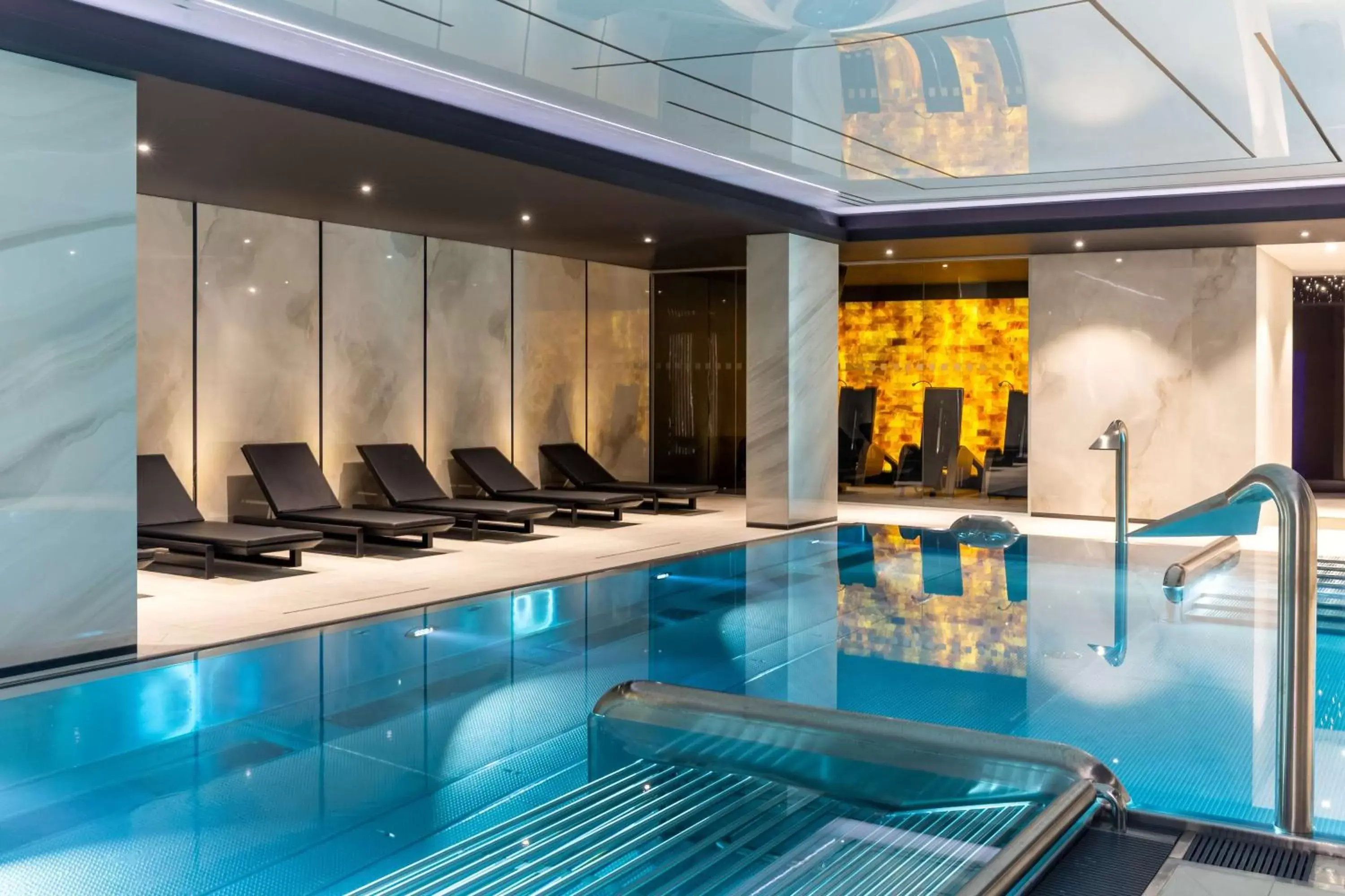 Spa and wellness centre/facilities, Swimming Pool in Radisson Hotel & Suites, Gdansk