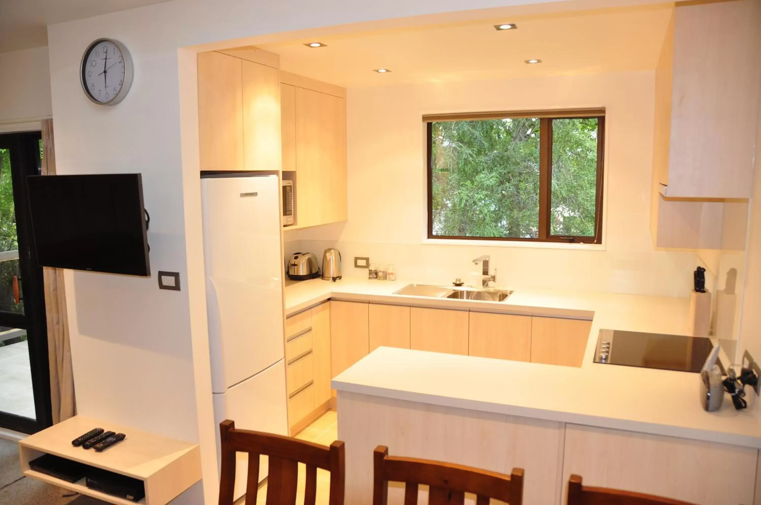 Kitchen or kitchenette, Kitchen/Kitchenette in St James Apartments