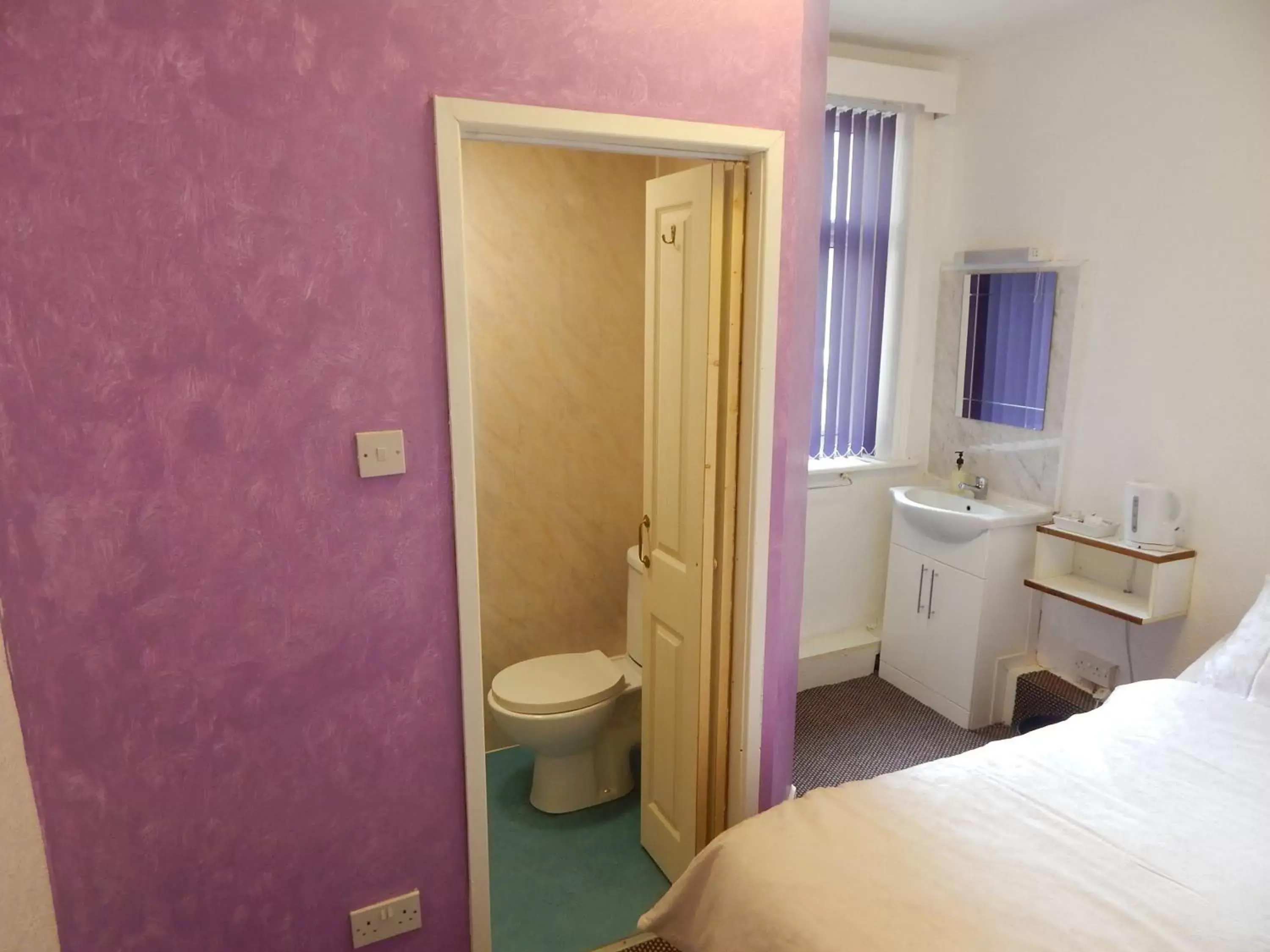 Bathroom in Llanryan Guest House