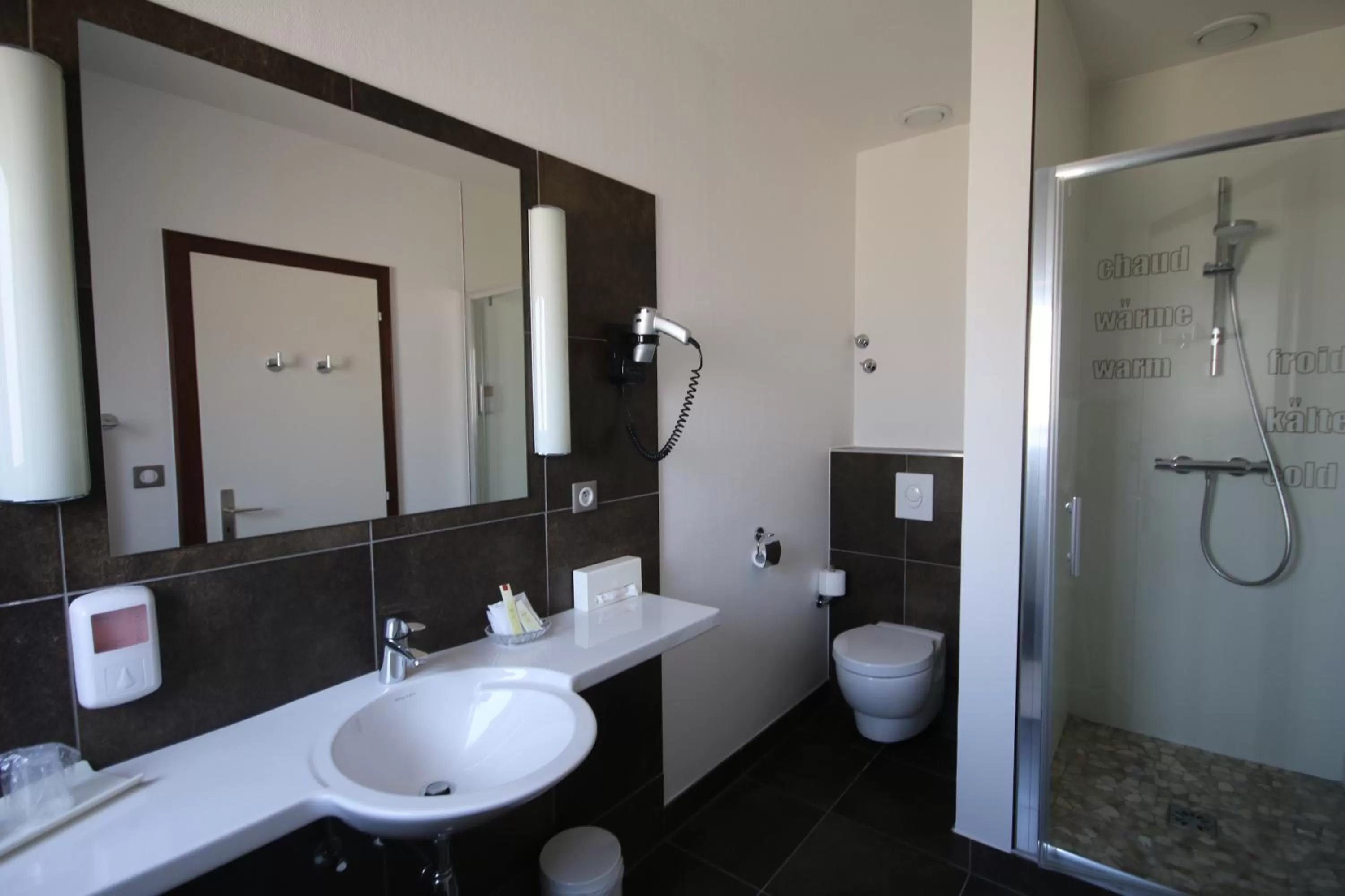 Shower in Hôtel Restaurant Vaillant proche Europapark Rulantica