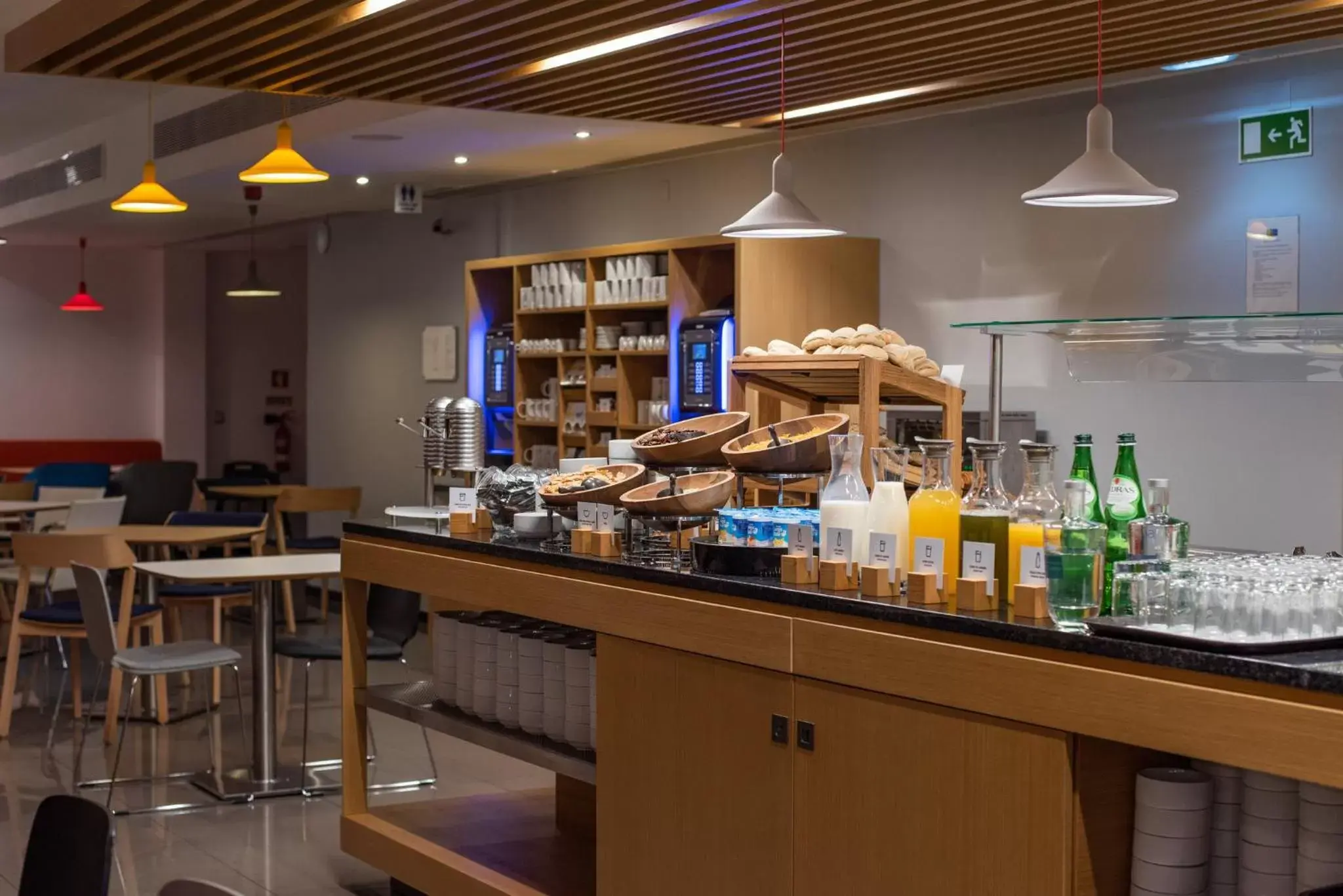 Breakfast, Restaurant/Places to Eat in Holiday Inn Express Lisbon Airport, an IHG Hotel