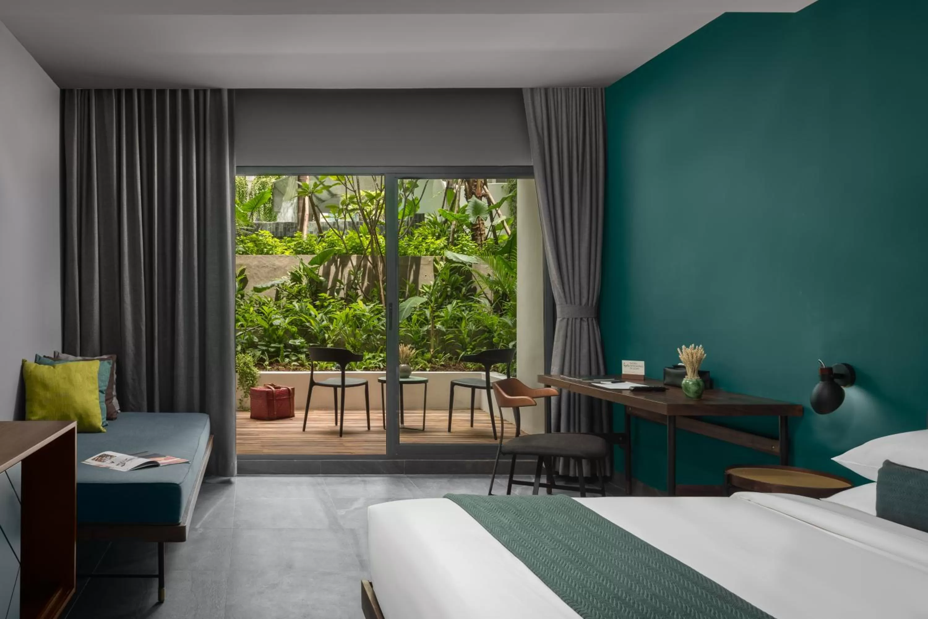 Garden, Bed in Baitong Hotel & Resort Phnom Penh