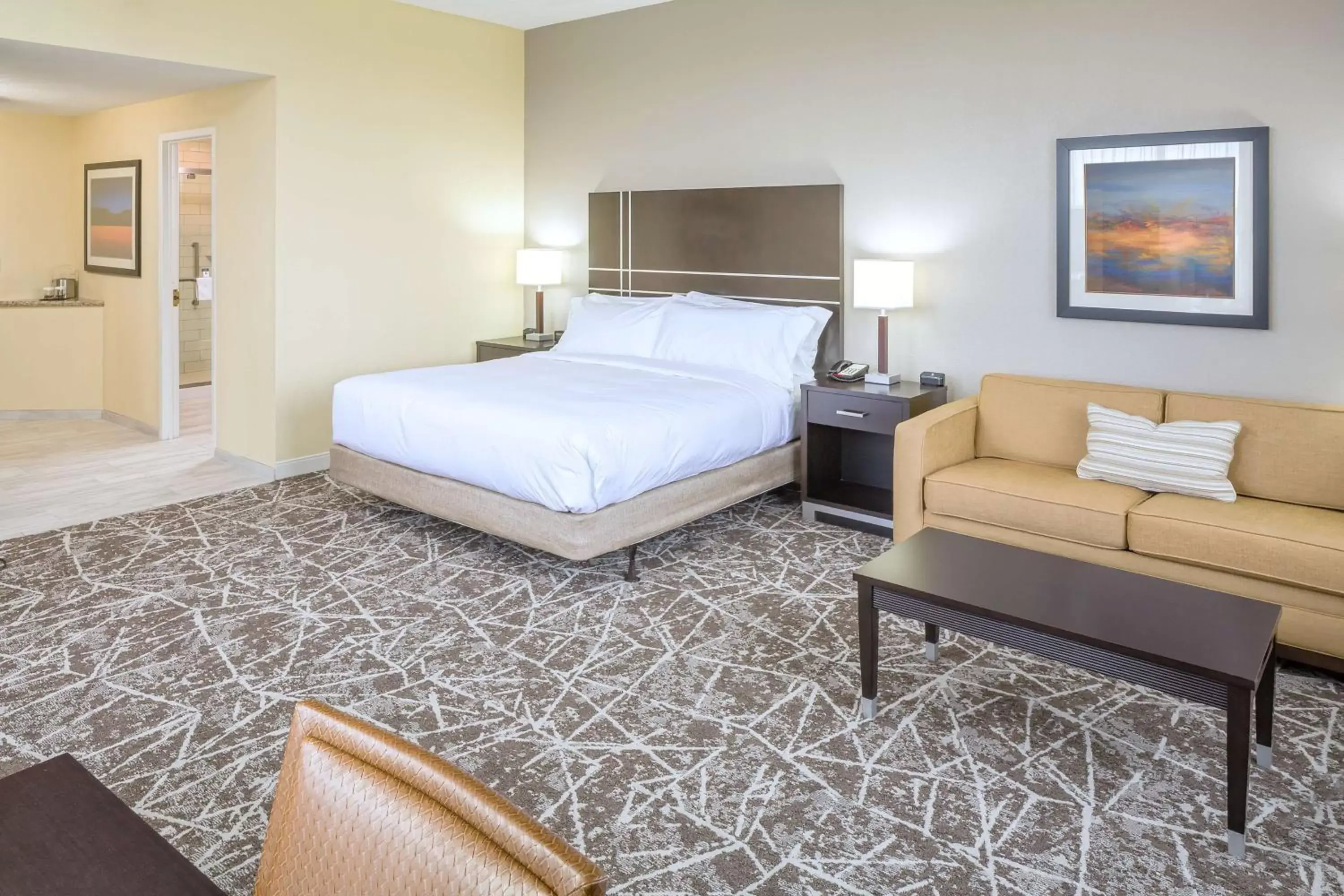 Bedroom, Bed in DoubleTree by Hilton Boston-Rockland