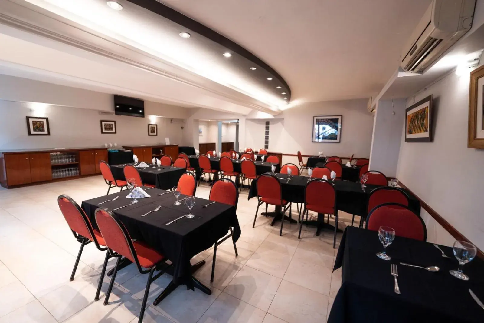 Restaurant/Places to Eat in Hotel Ghala Salta