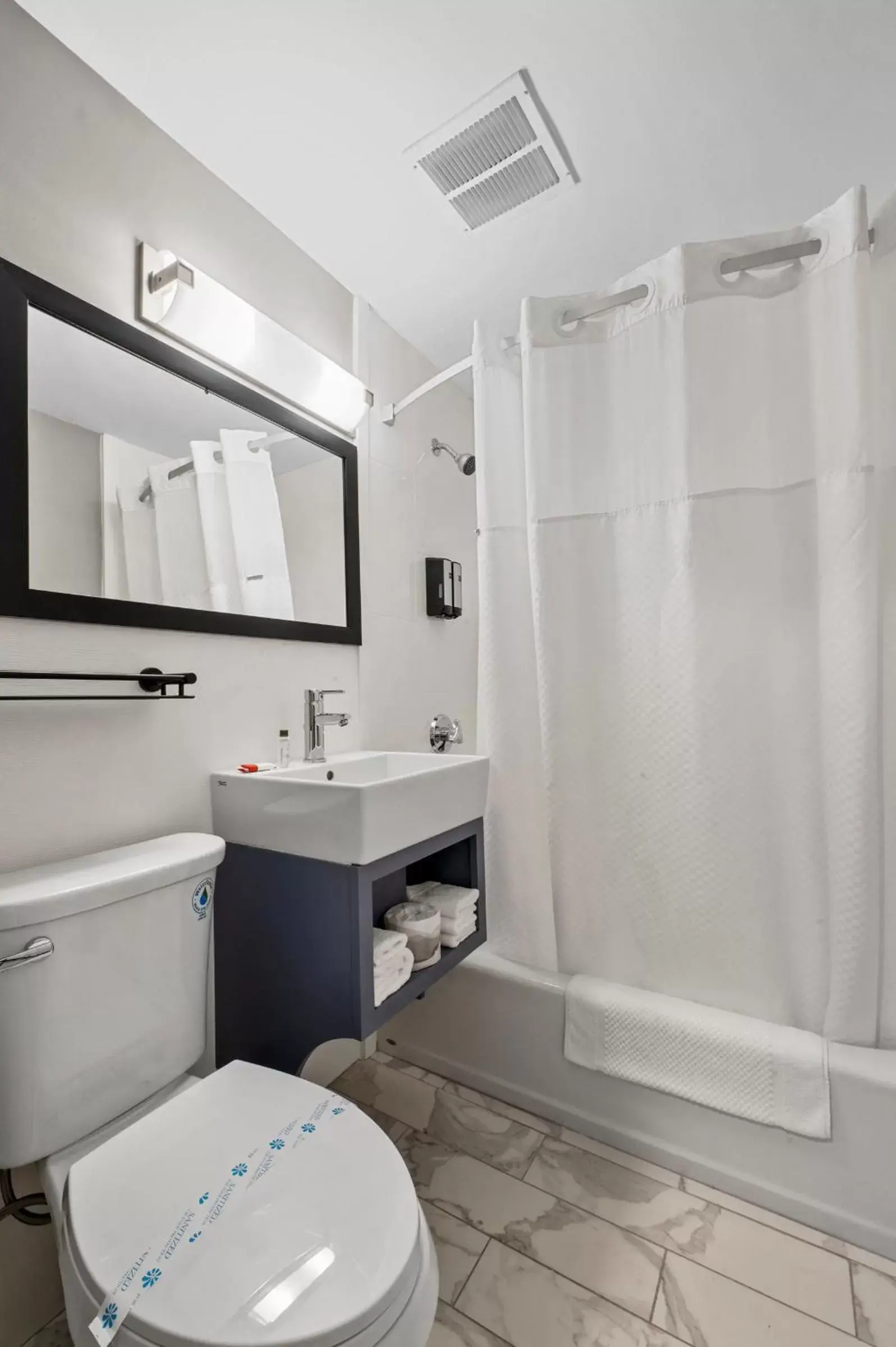 Bathroom in Inn On Arsenal