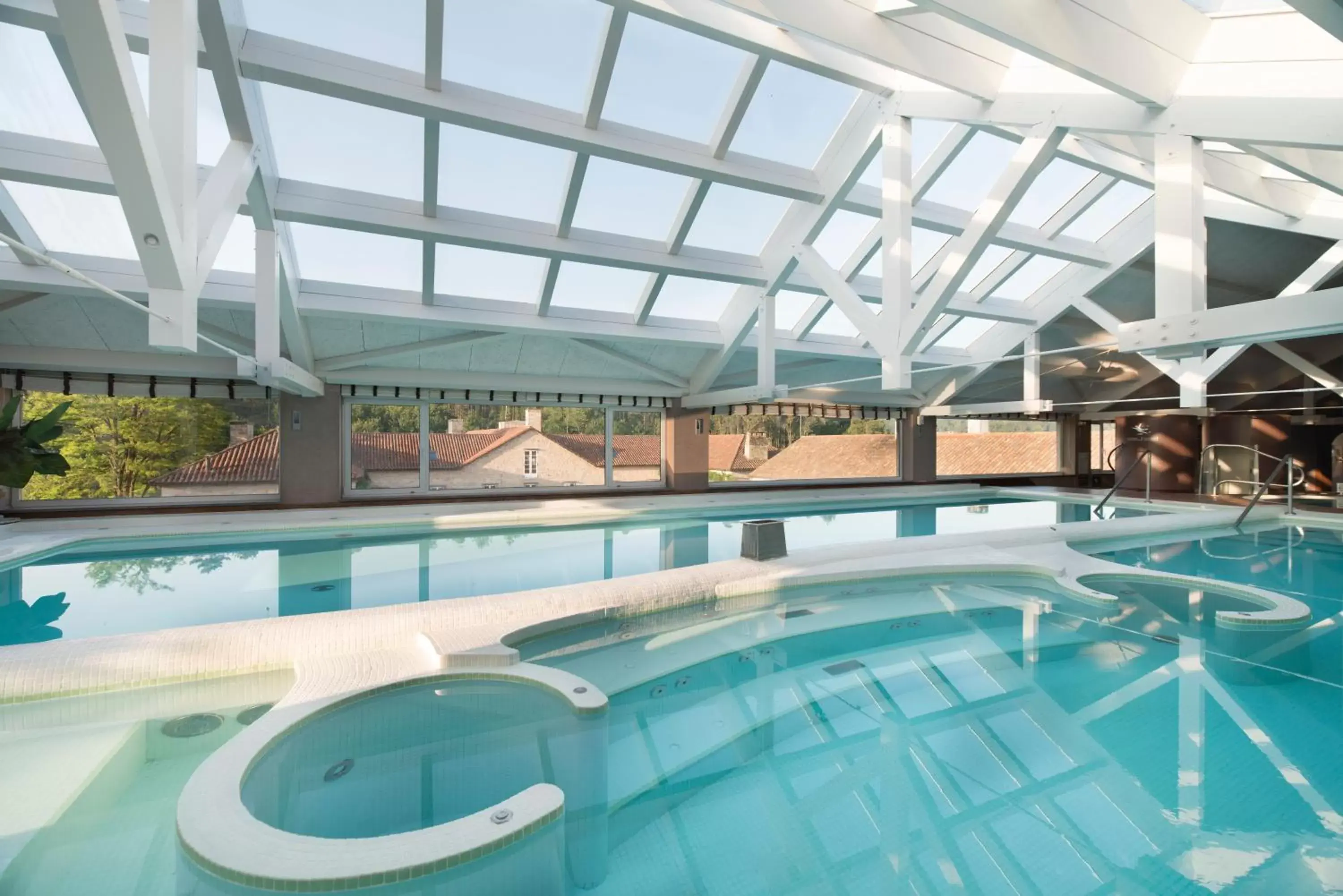 Hot Tub, Swimming Pool in A Quinta Da Auga Hotel Spa Relais & Chateaux