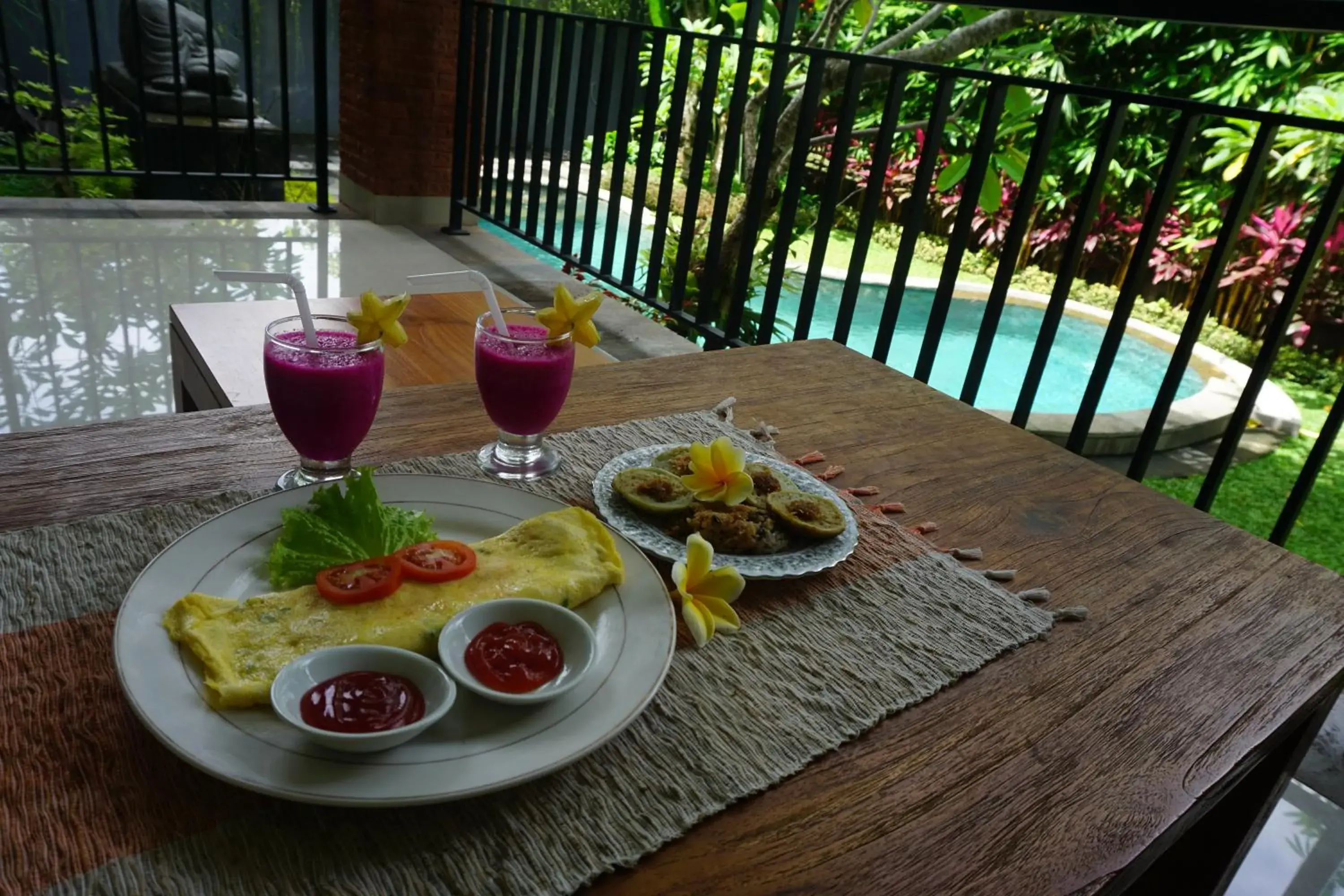 Food and drinks in Puri Kobot