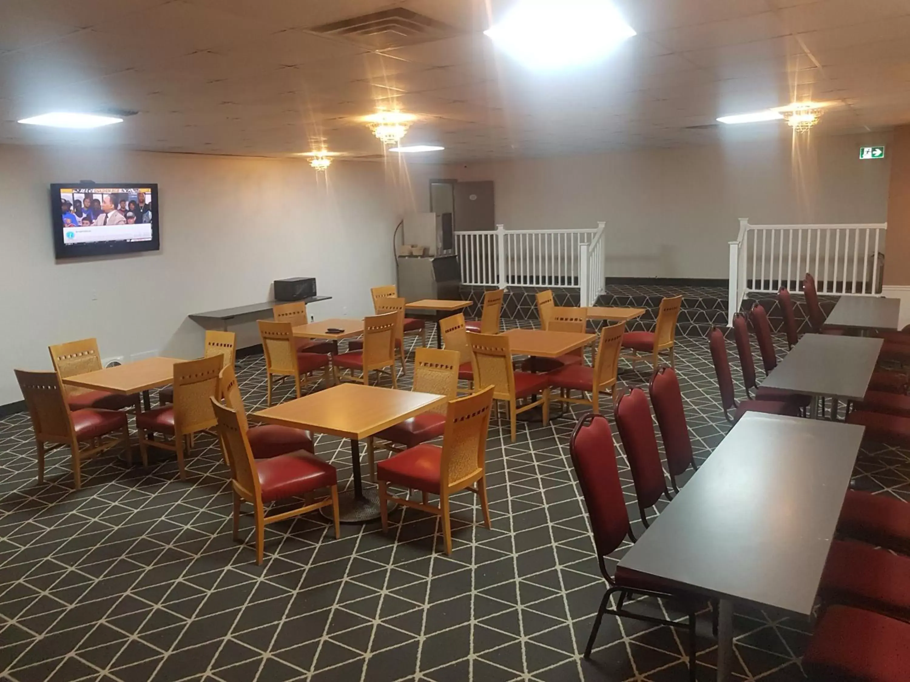 Business facilities, Restaurant/Places to Eat in King Hotel