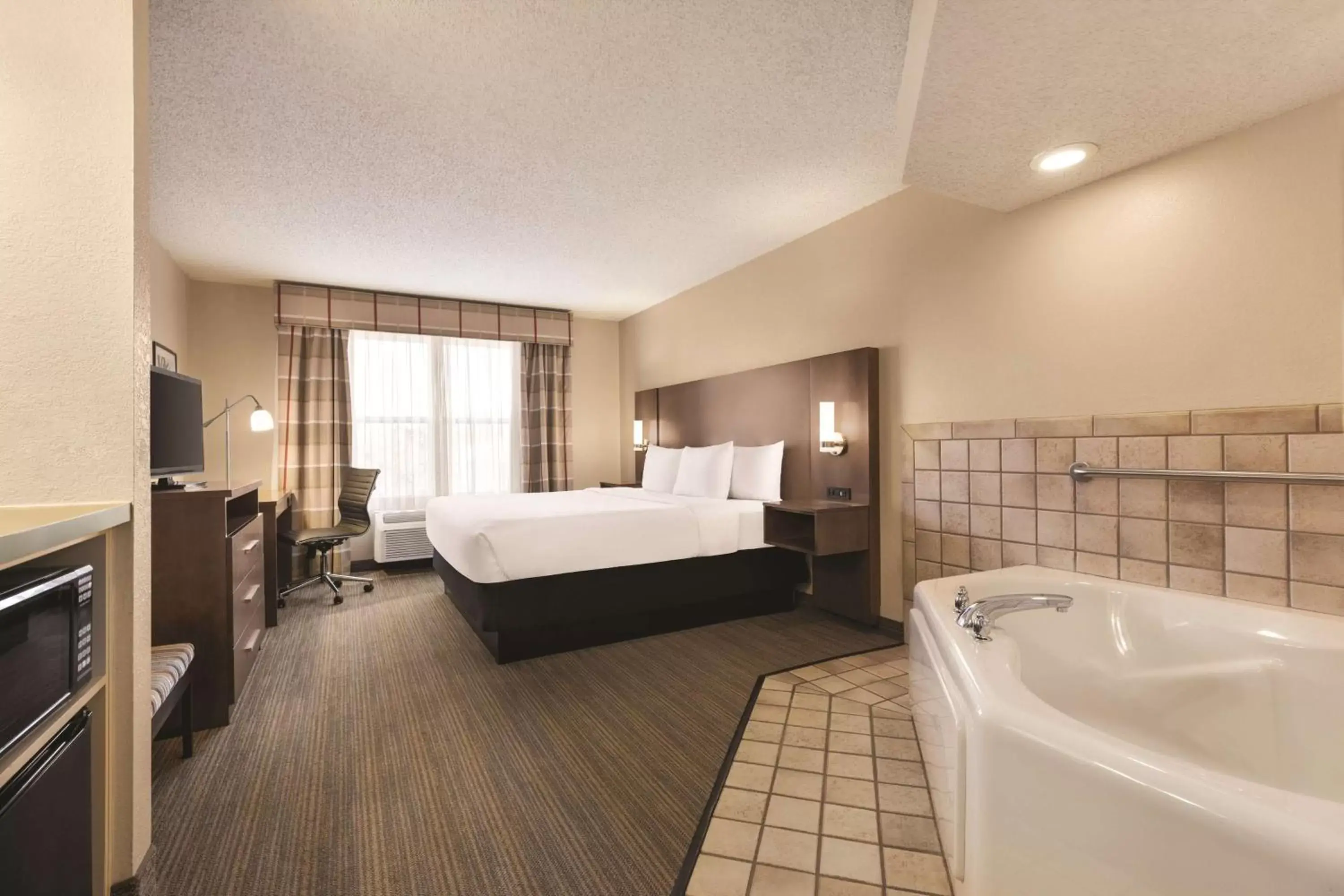 Photo of the whole room, Bathroom in Country Inn & Suites by Radisson, Forest Lake, MN