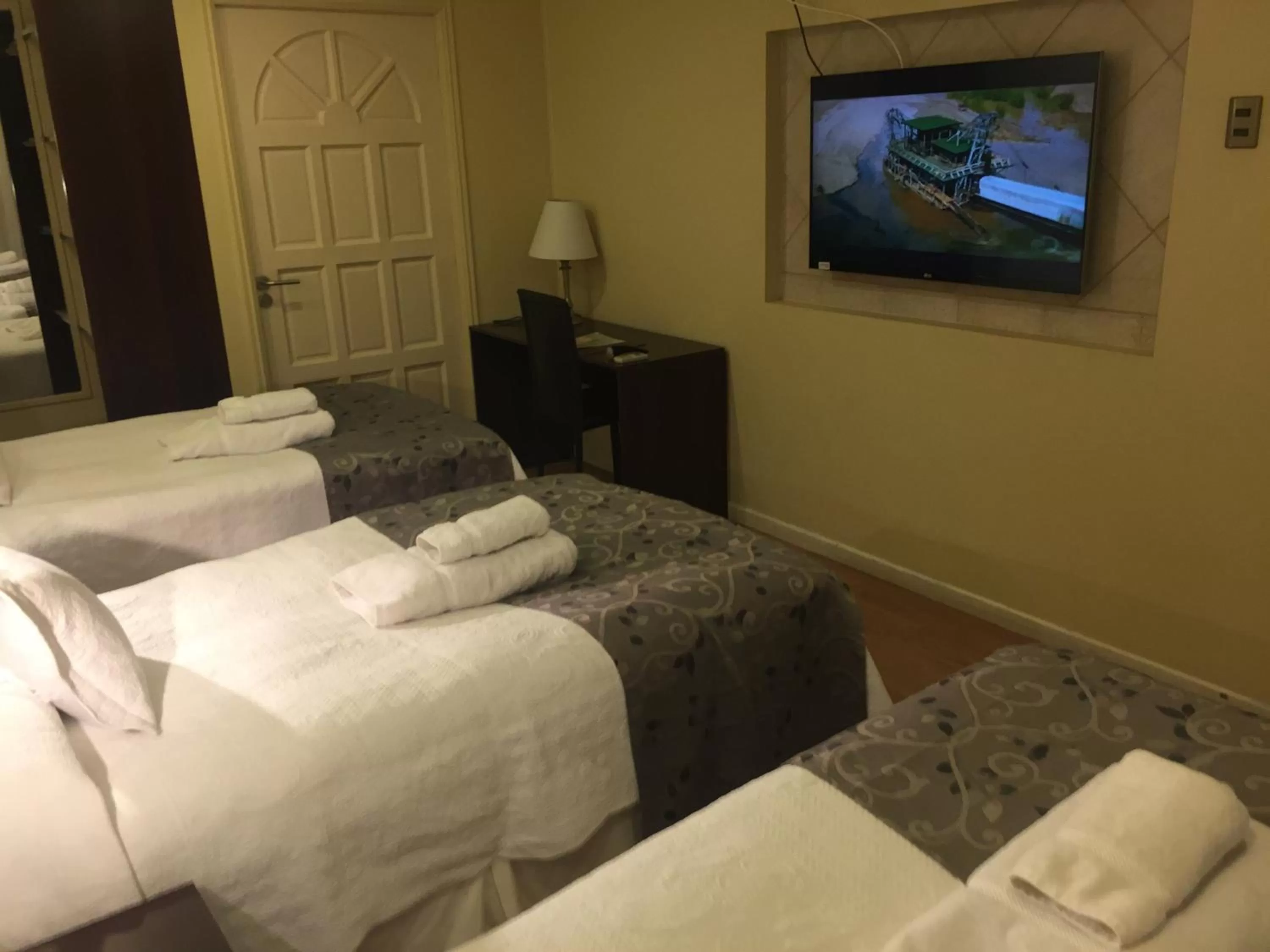 Photo of the whole room, Bed in Atankalama