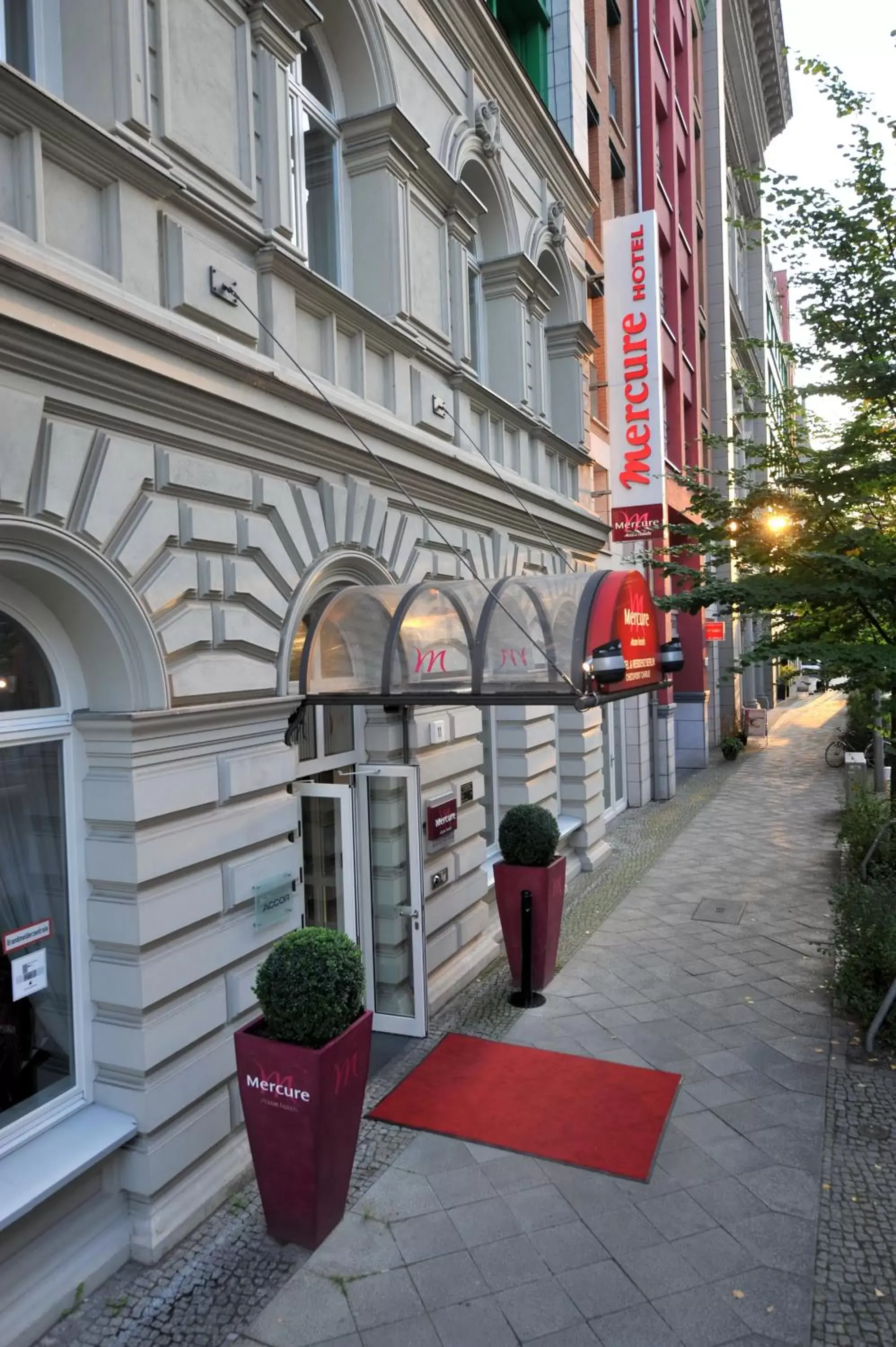 Facade/entrance in Mercure Hotel & Residenz Berlin Checkpoint Charlie
