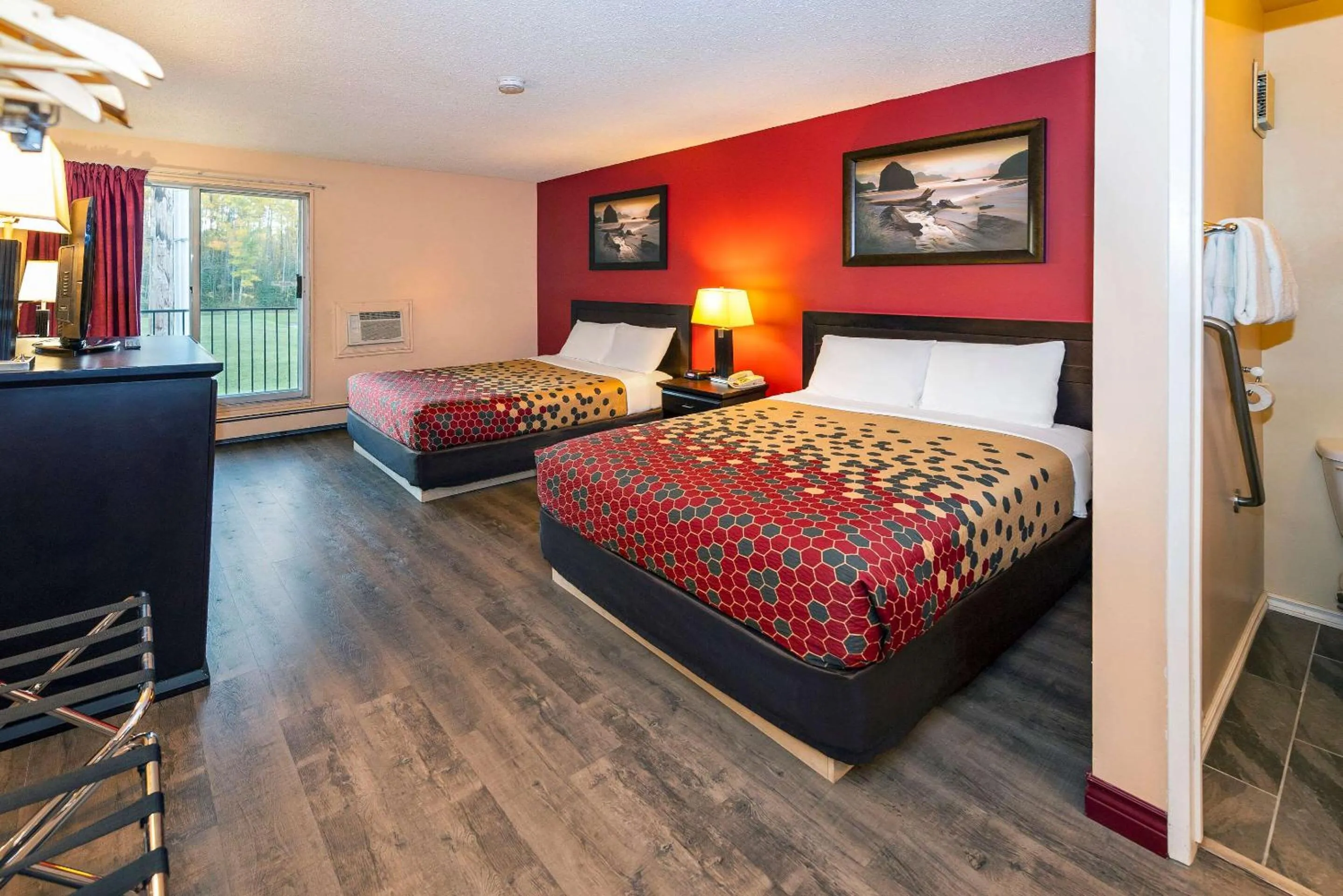 Bedroom, Bed in Econo Lodge