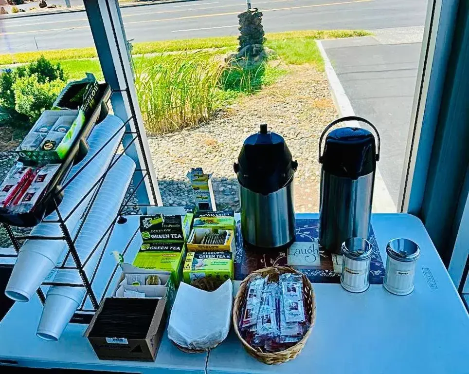 Coffee/tea facilities in Sage N Sand Motel