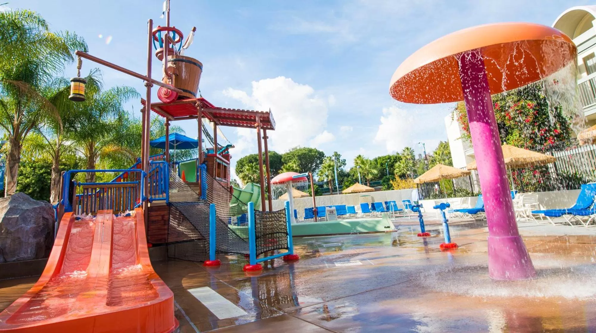 Aqua park in Howard Johnson by Wyndham Anaheim Hotel and Water Playground