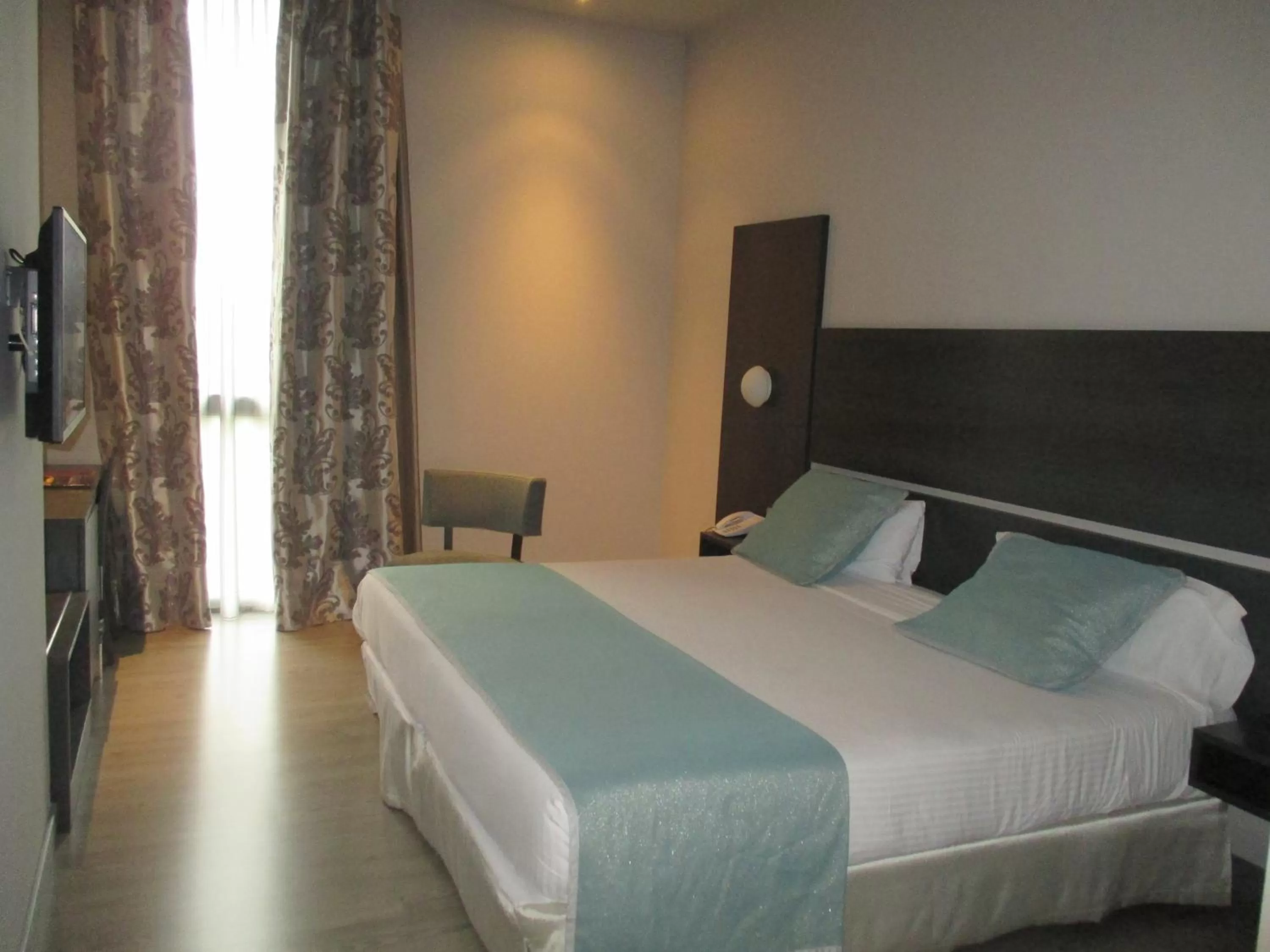 Photo of the whole room, Bed in Hotel Ciudad de Ponferrada, Ascend Hotel Collection
