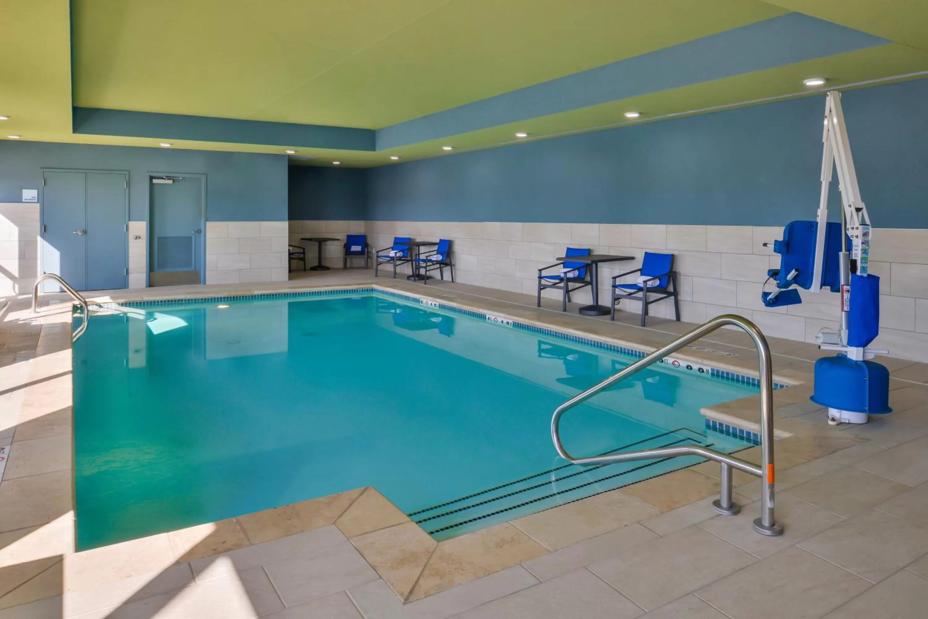 Swimming pool in Holiday Inn Express & Suites - Kansas City - Lee's Summit by IHG